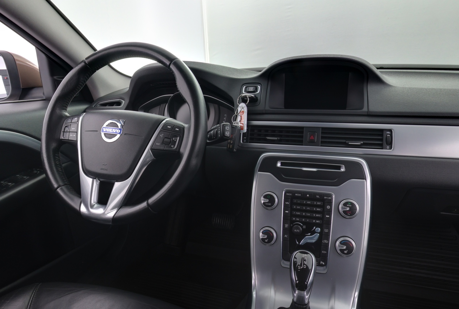 VOLVO V70 2016