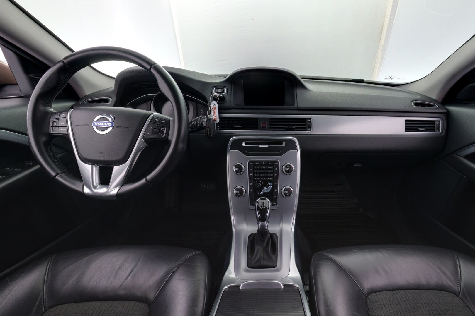 VOLVO V70 2016