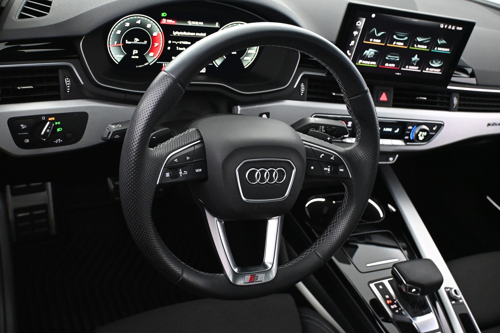 AUDI A4 2021