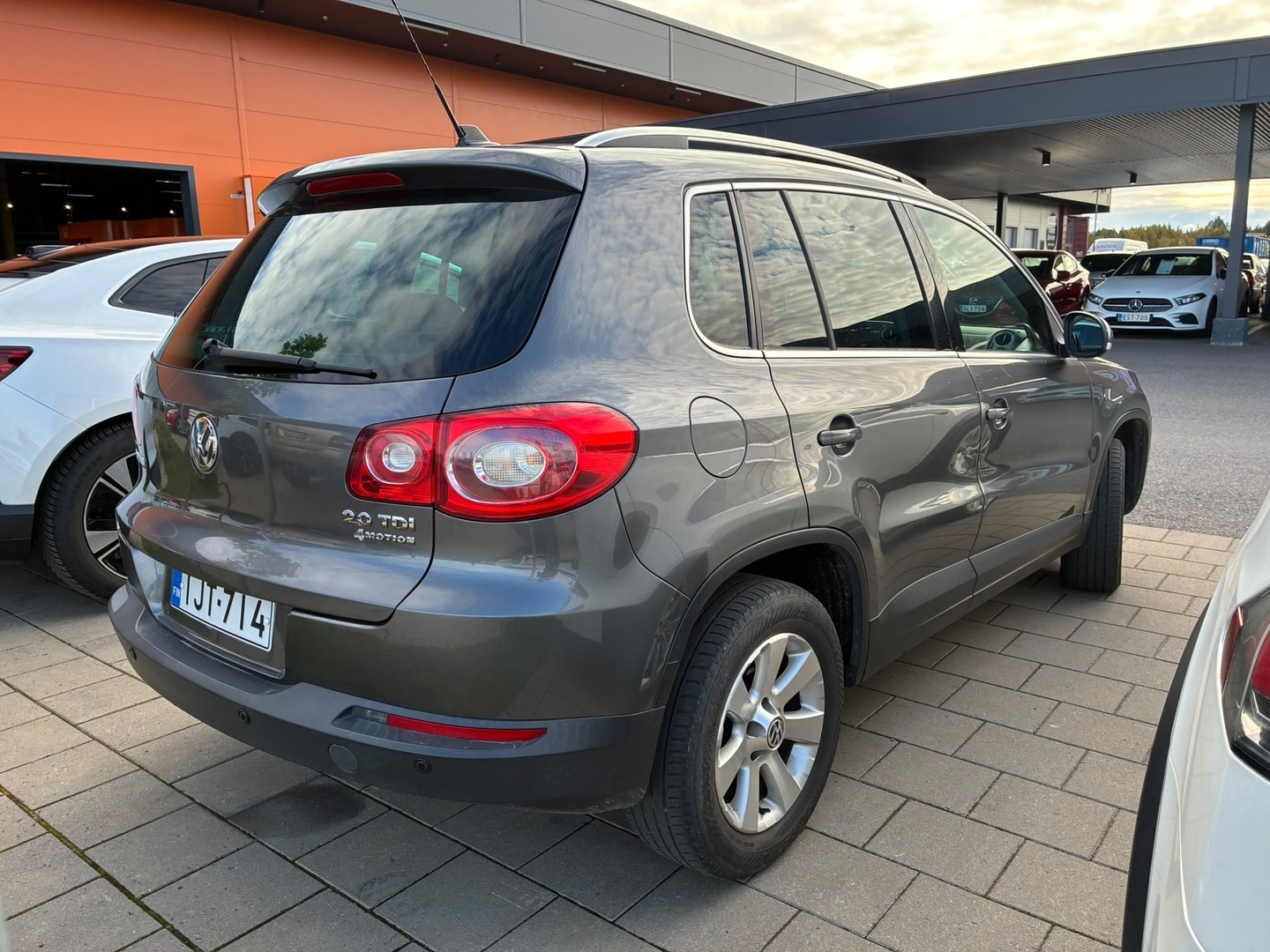 VOLKSWAGEN Tiguan 2011