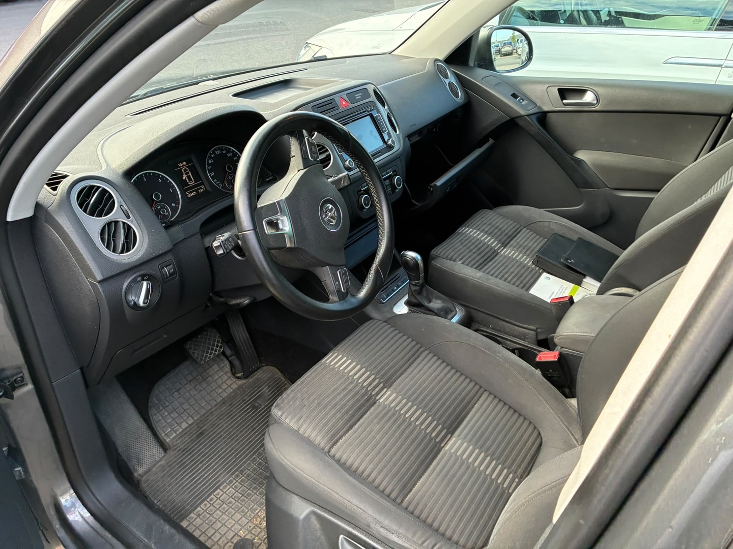 VOLKSWAGEN Tiguan 2011