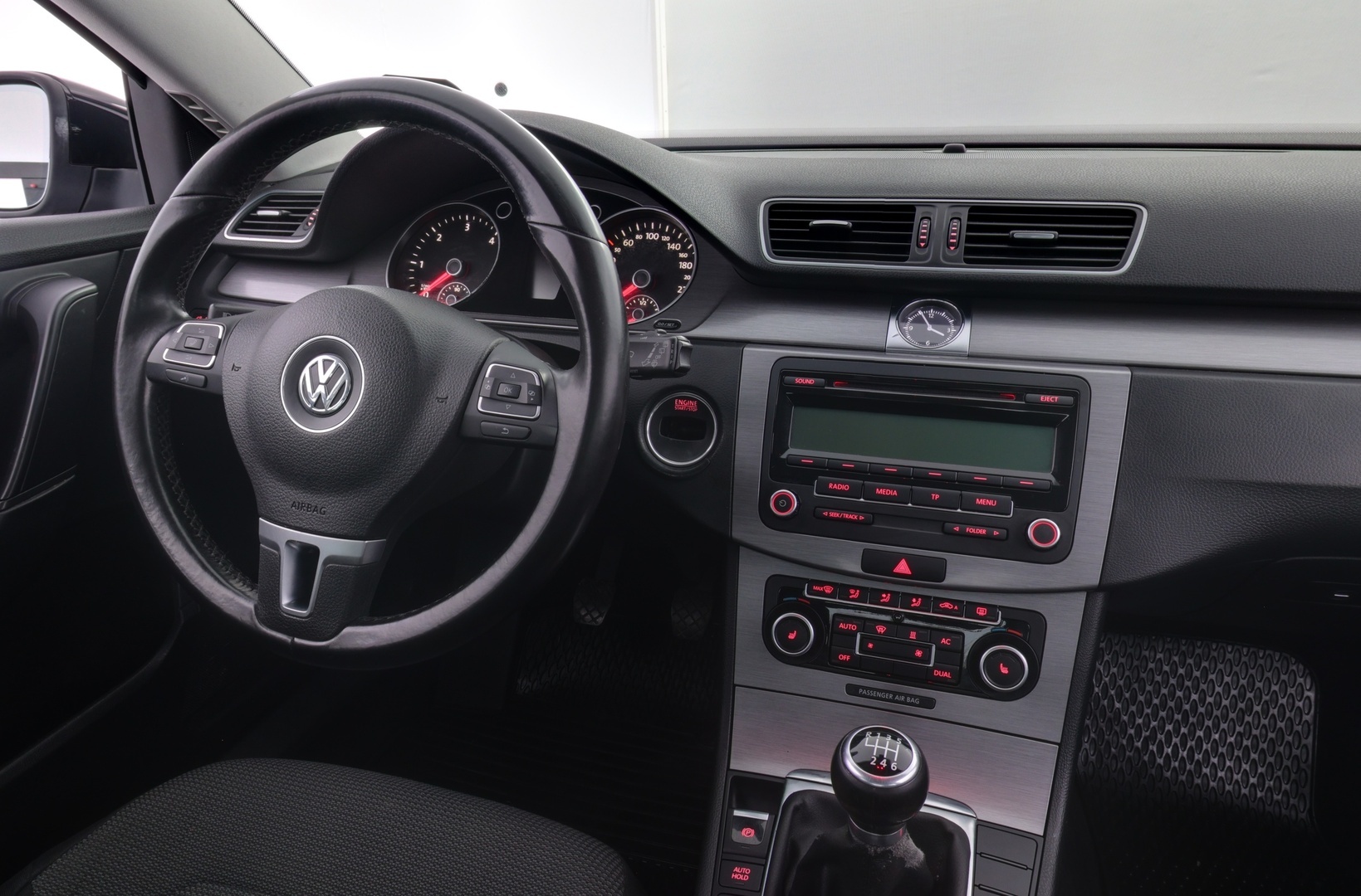 VOLKSWAGEN Passat 2011