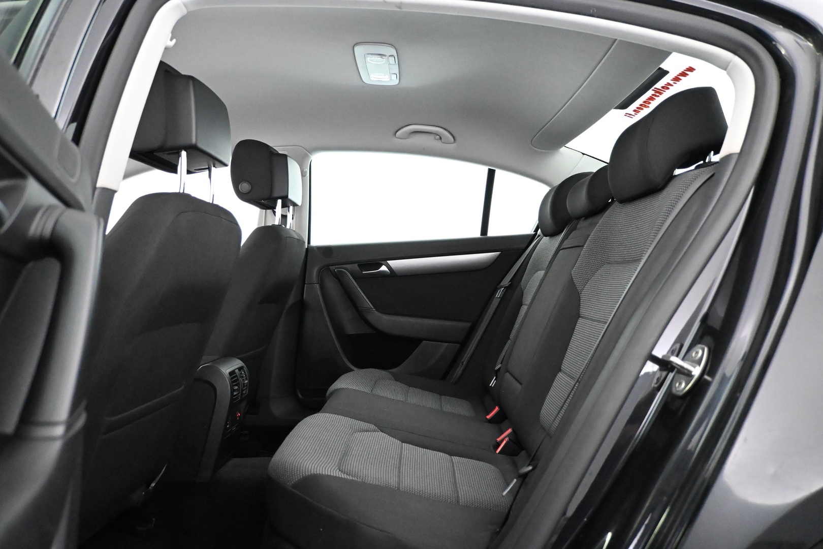 VOLKSWAGEN Passat 2011