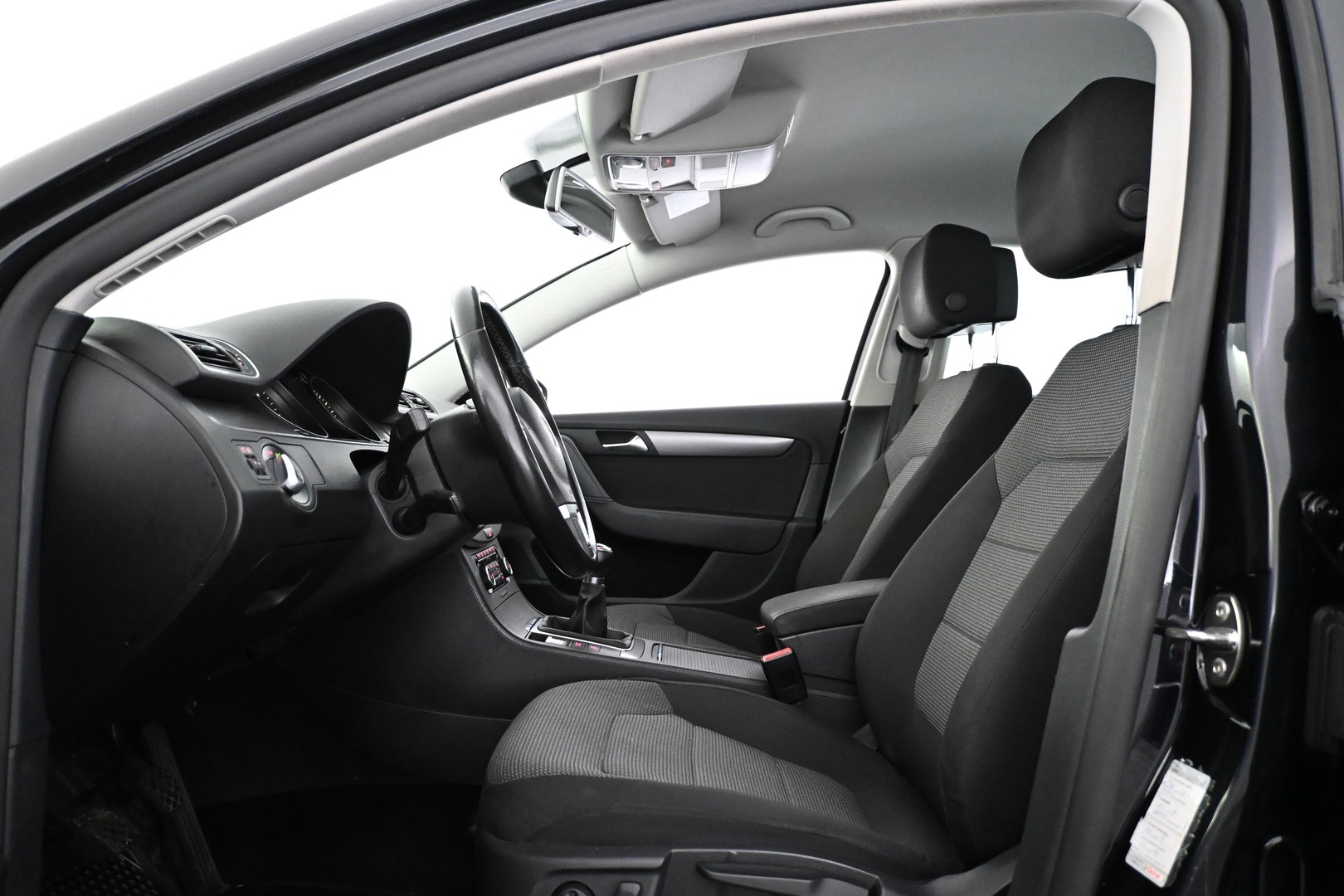 VOLKSWAGEN Passat 2011
