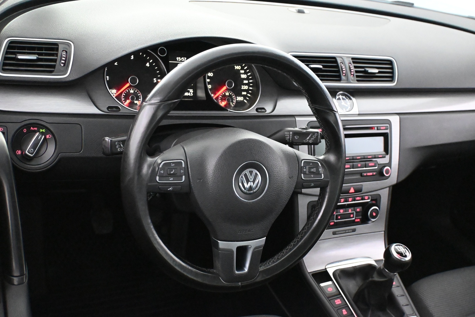VOLKSWAGEN Passat 2011
