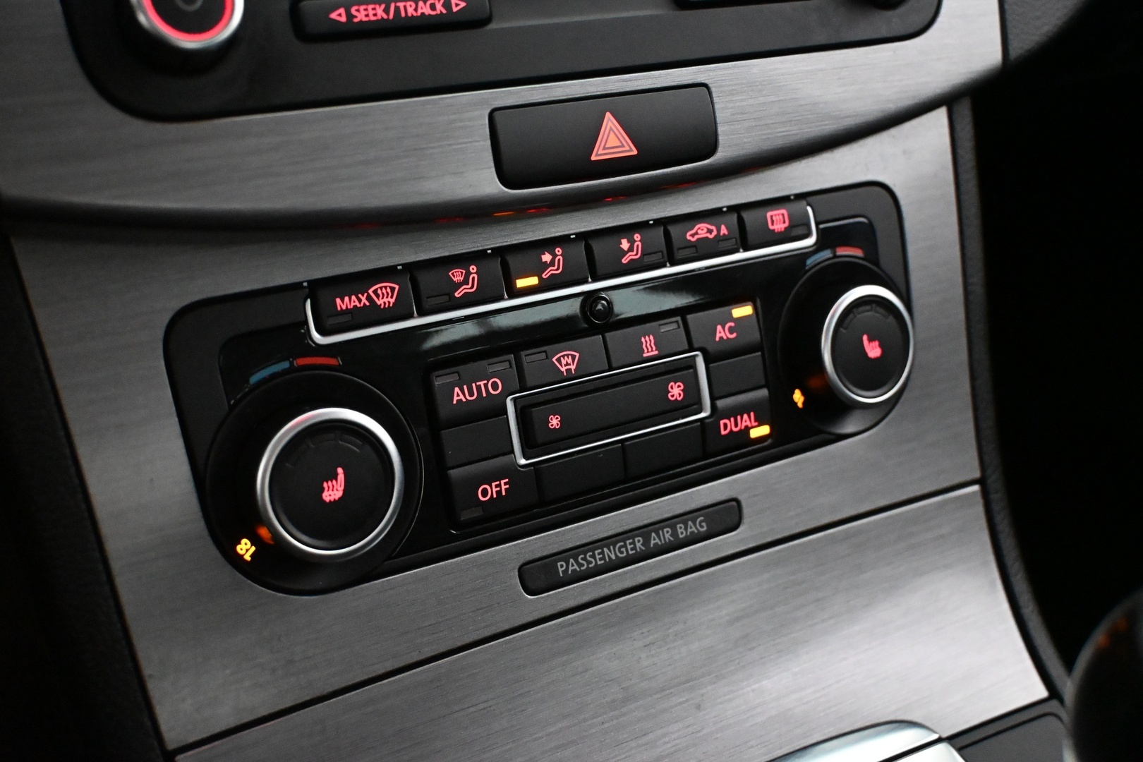 VOLKSWAGEN Passat 2011