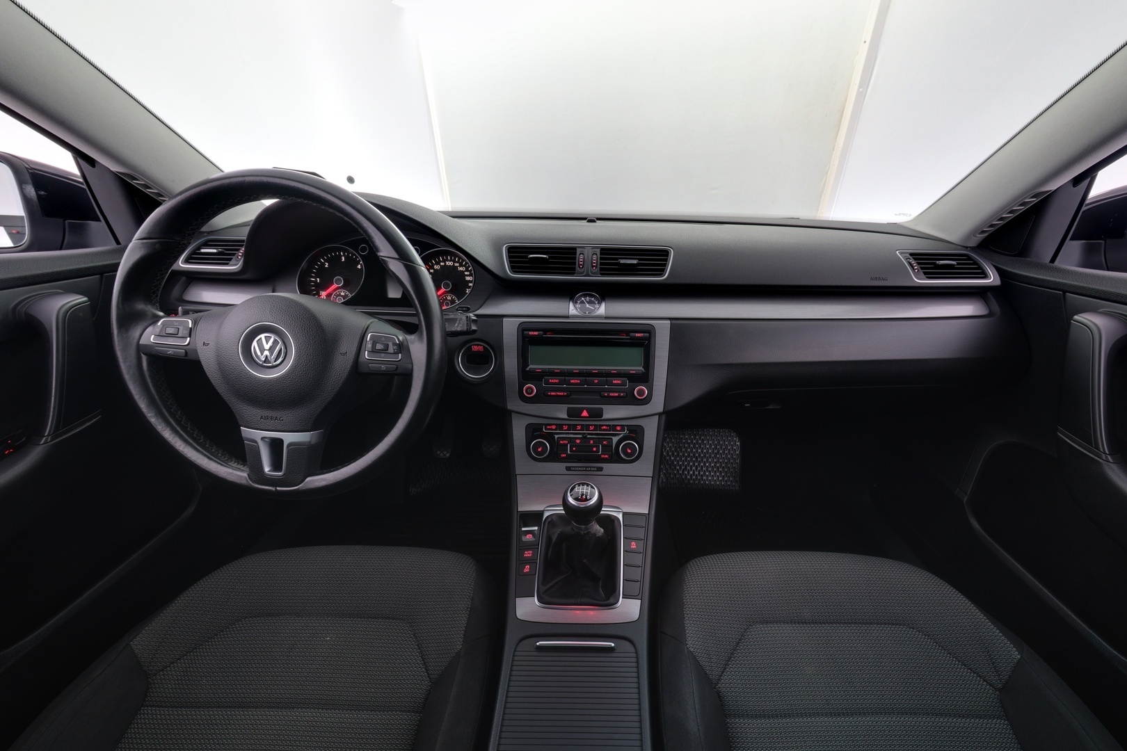 VOLKSWAGEN Passat 2011