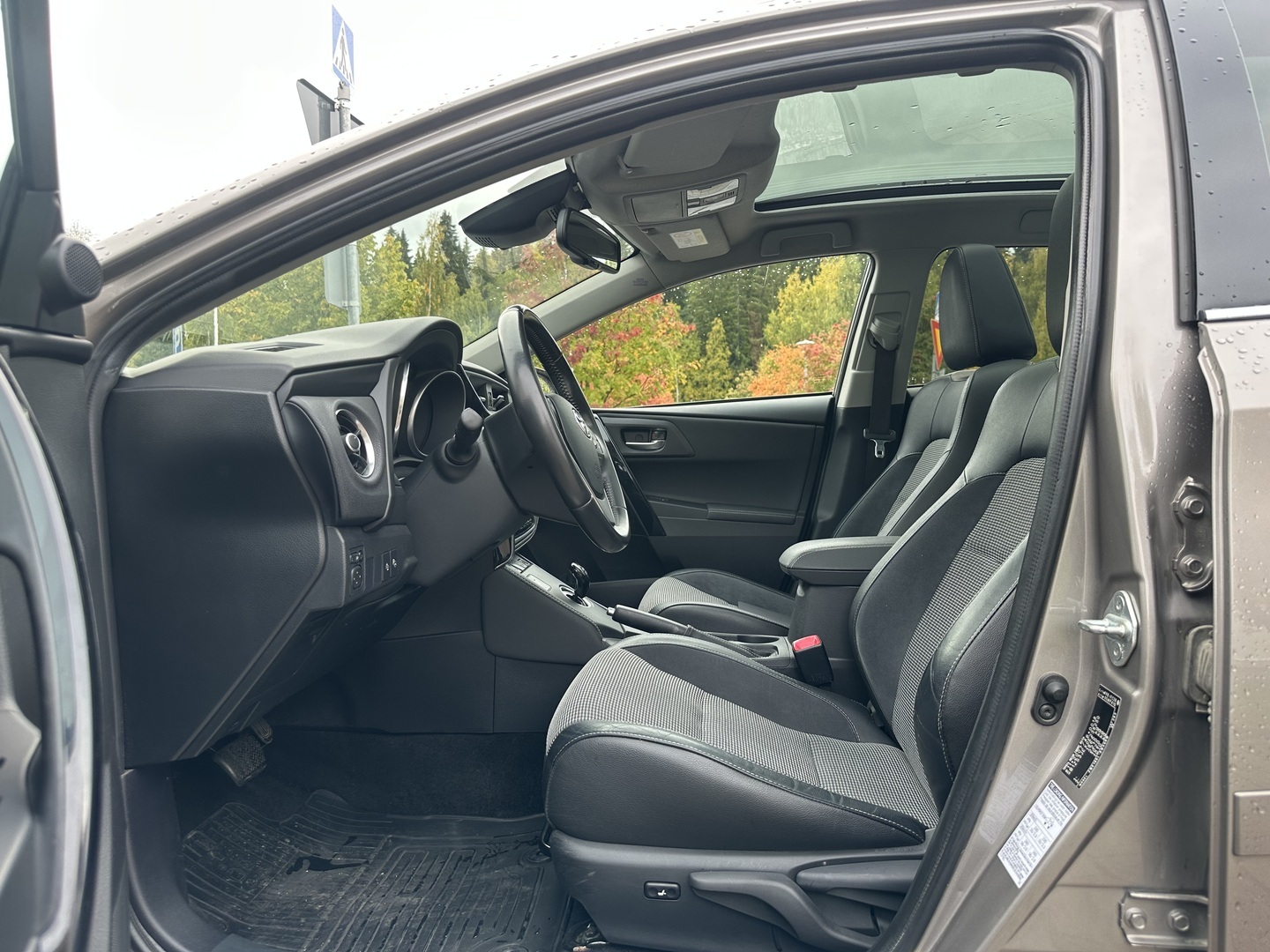TOYOTA Auris 2016