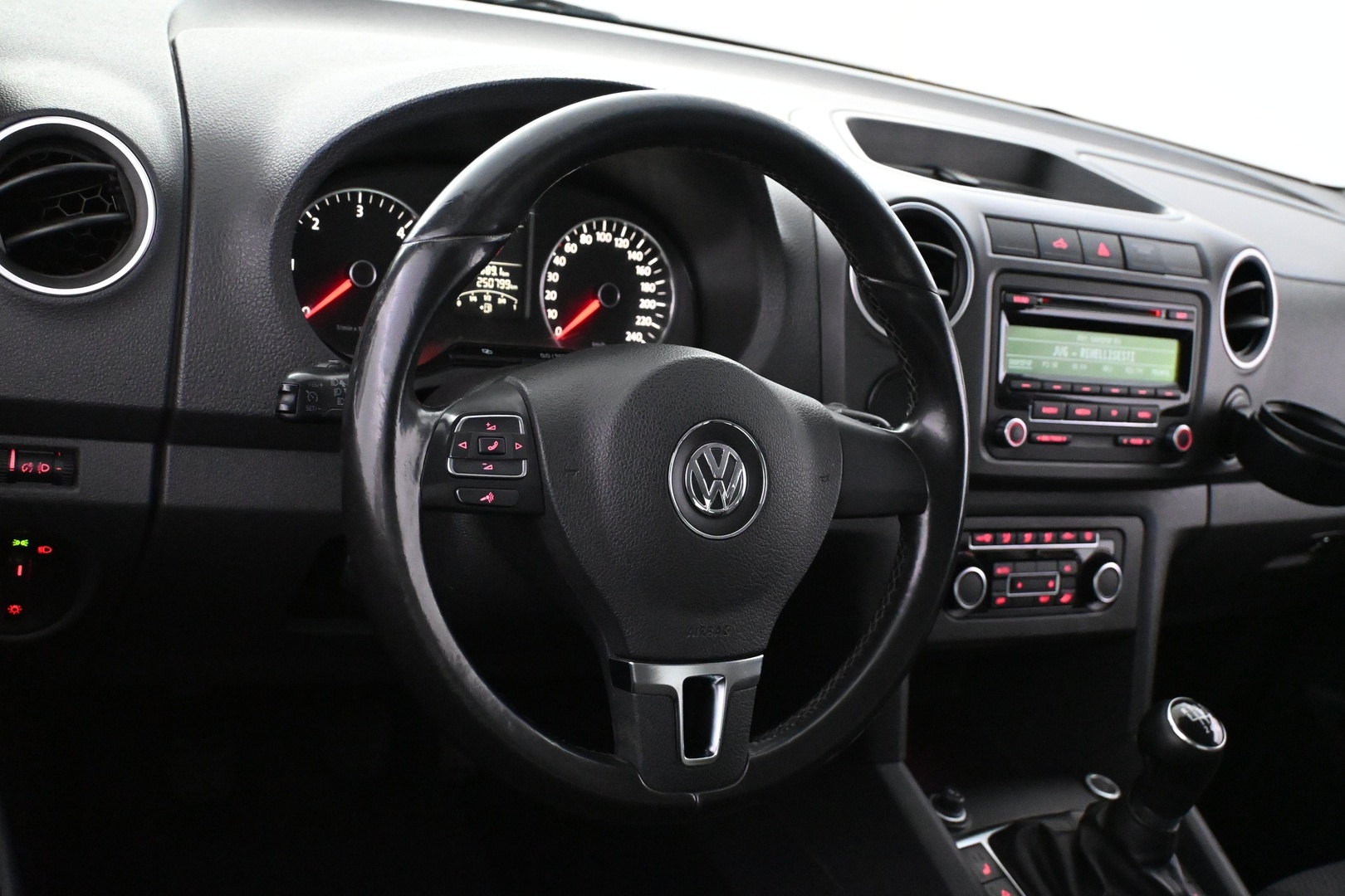 VOLKSWAGEN Amarok 2012