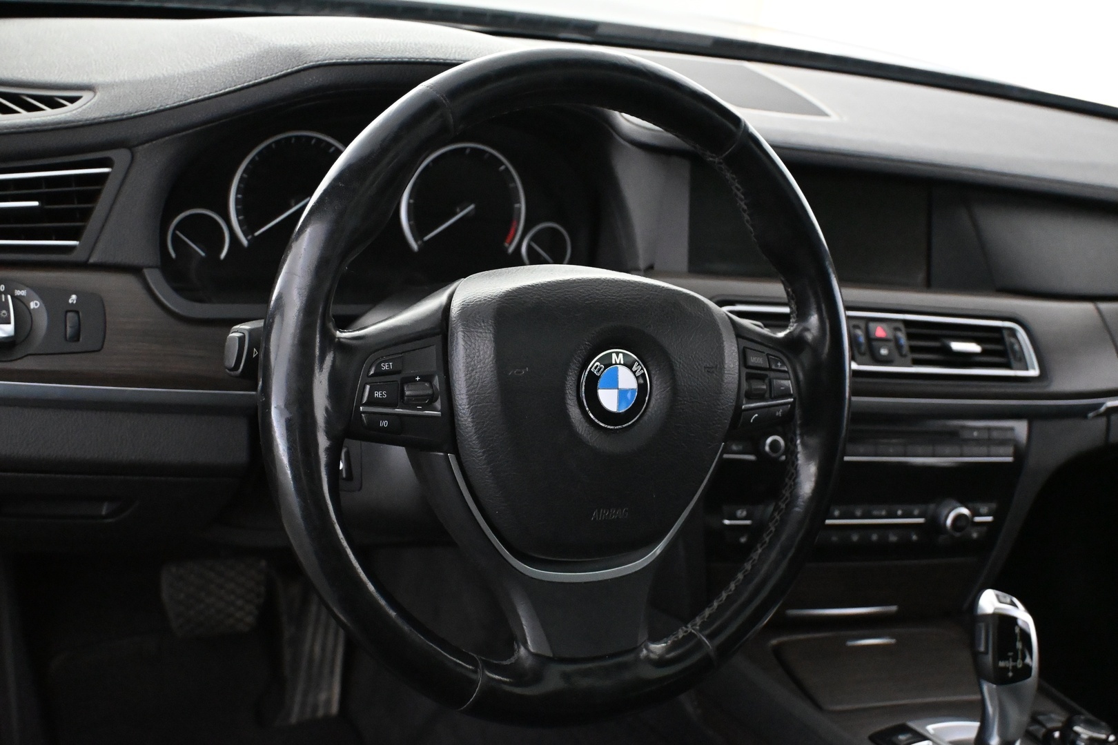 BMW 740 2012