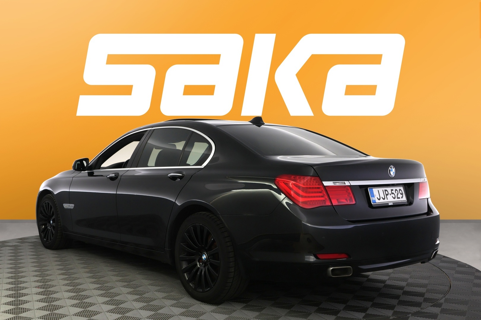 BMW 740 2012