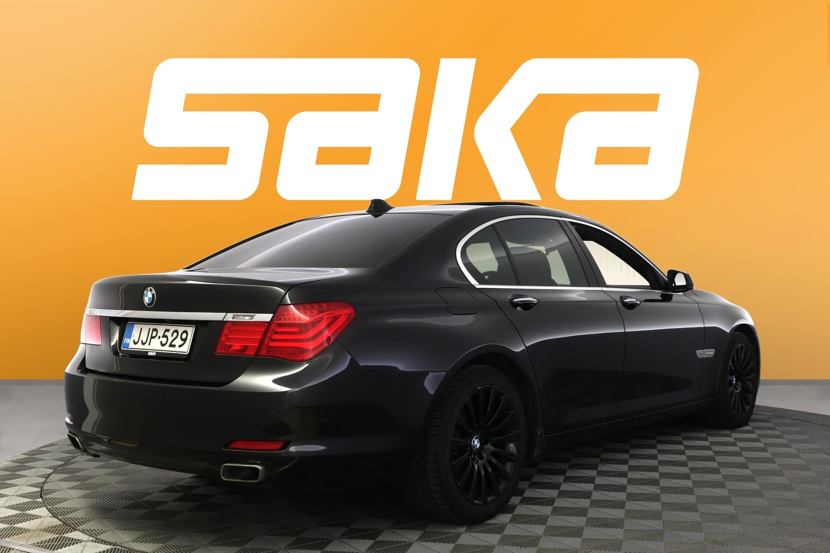 BMW 740 2012