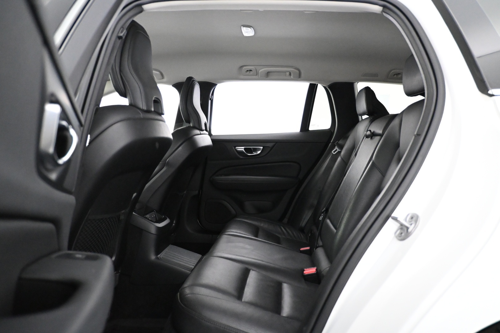 VOLVO V60 2023