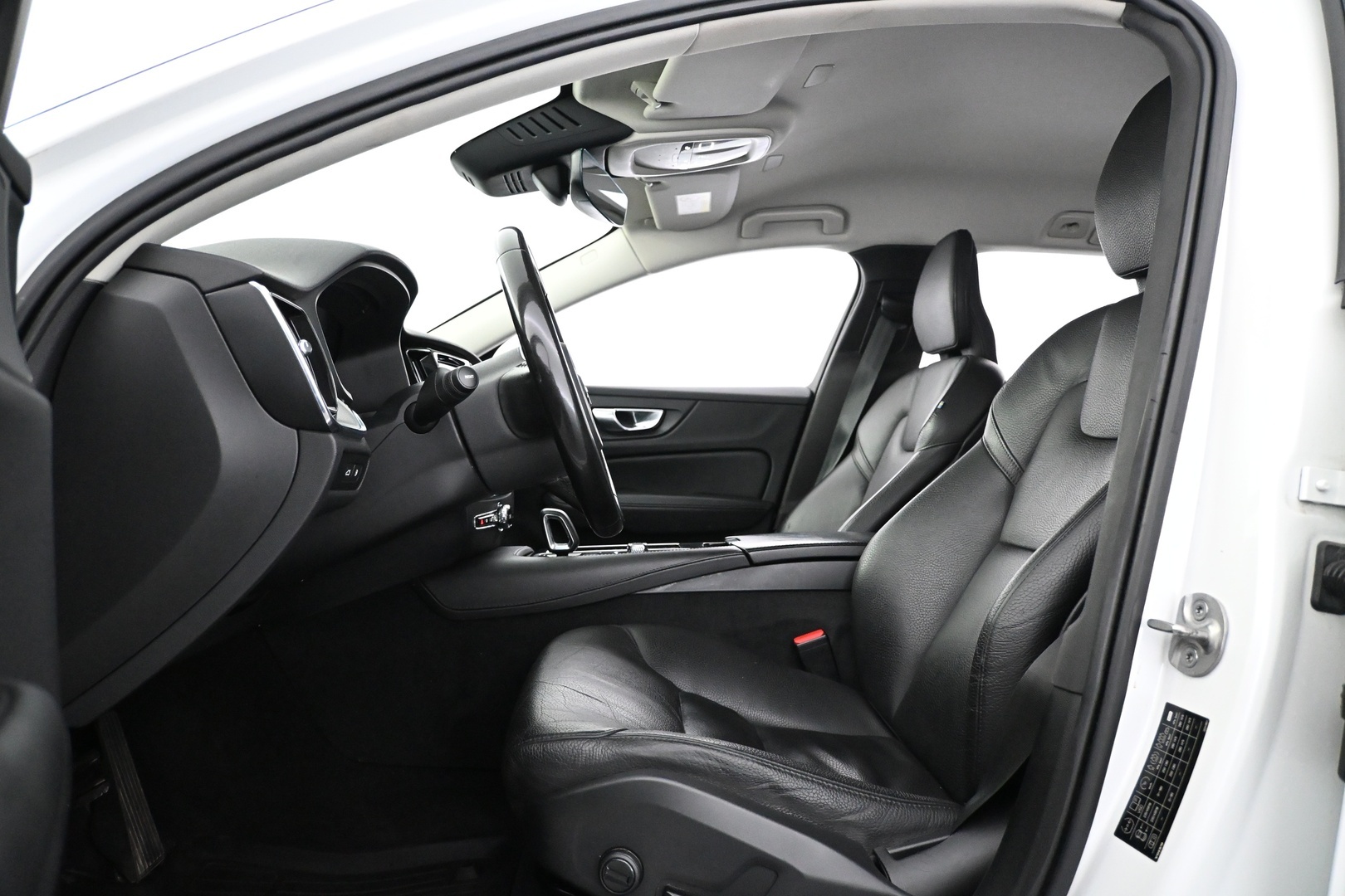 VOLVO V60 2023