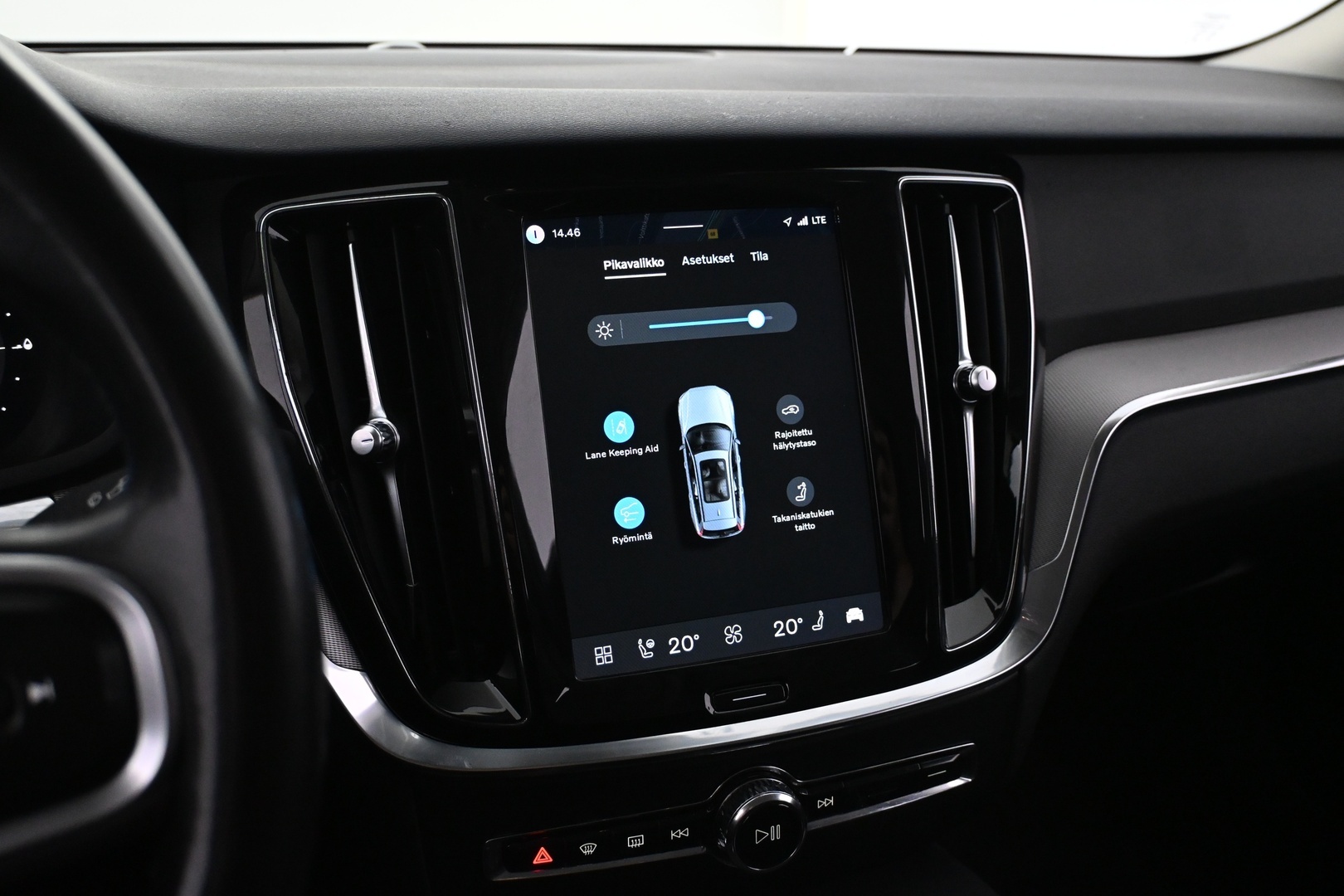 VOLVO V60 2023