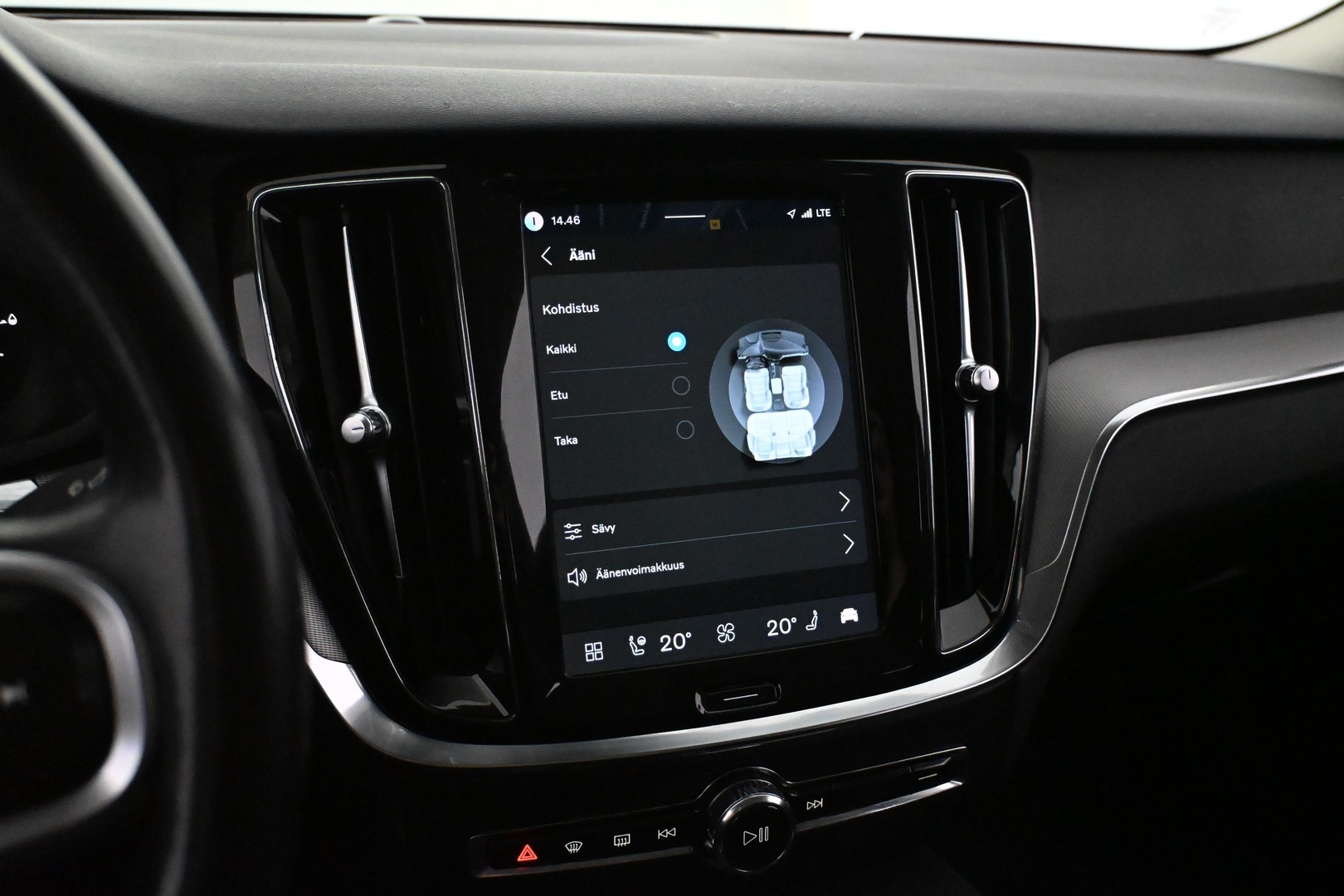 VOLVO V60 2023