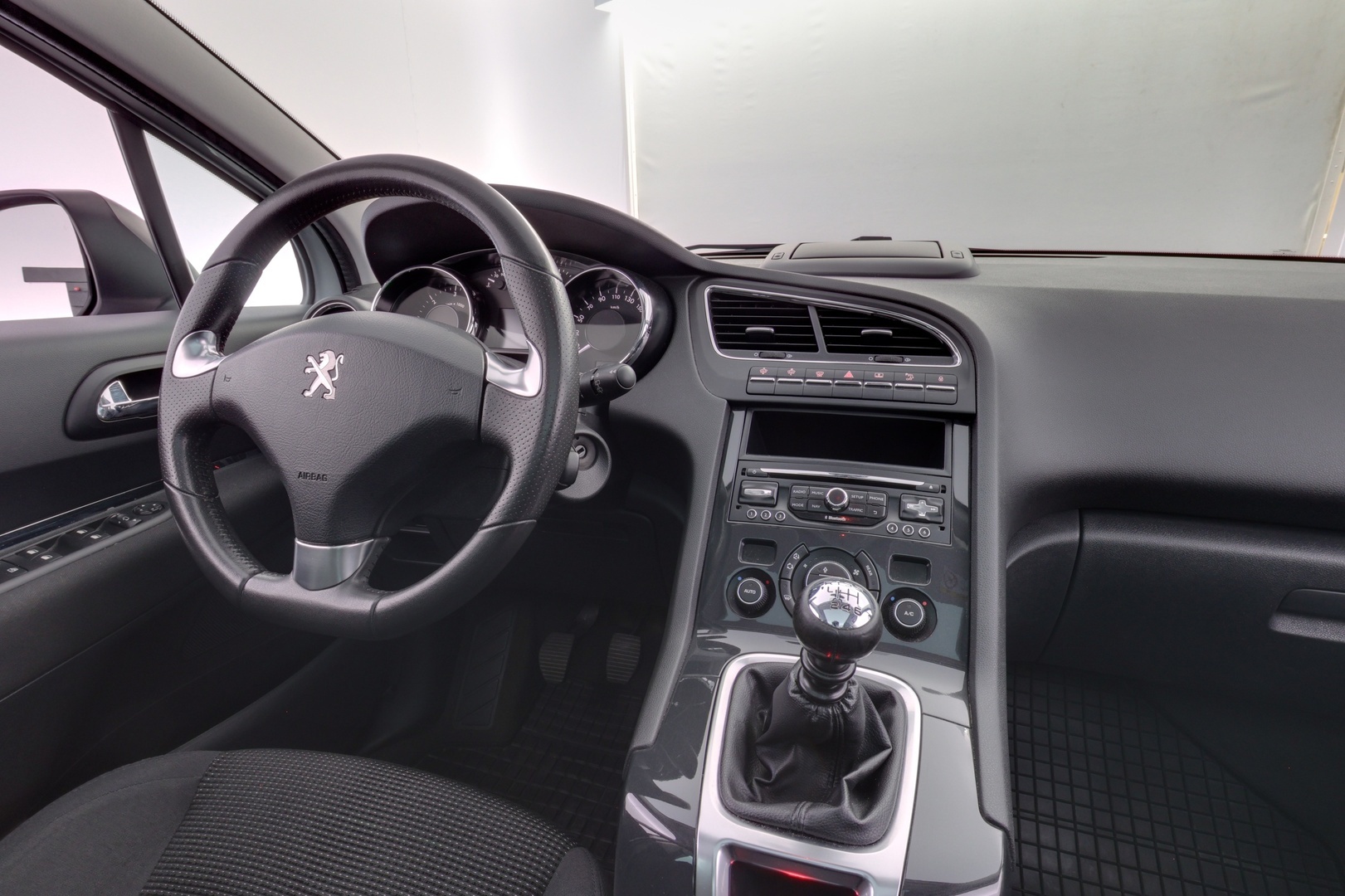 PEUGEOT 5008 2016