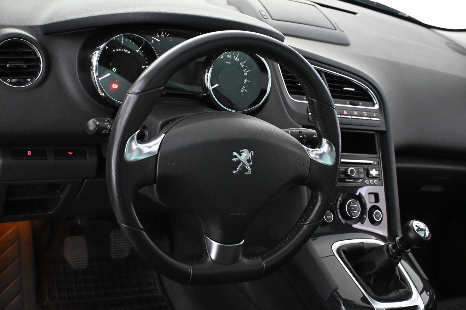PEUGEOT 5008 2016