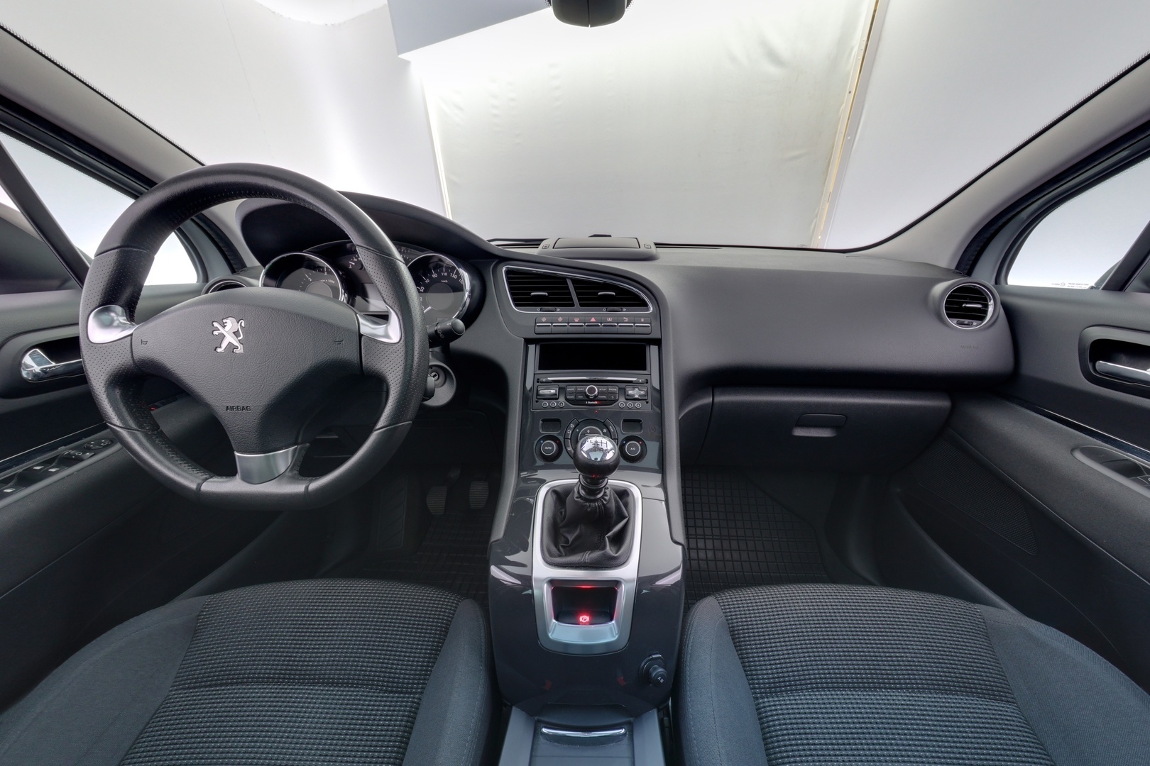 PEUGEOT 5008 2016