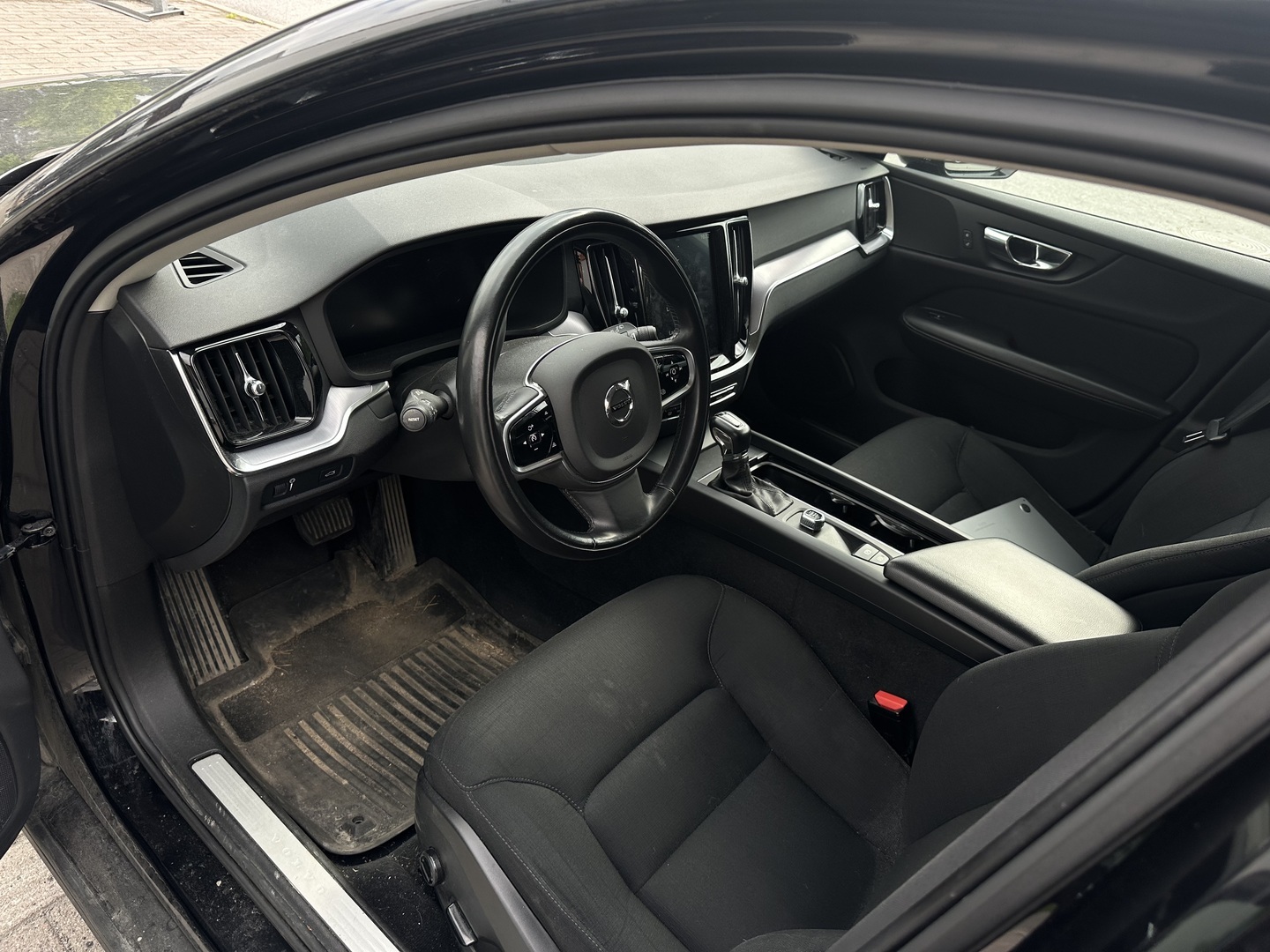 VOLVO V60 2020