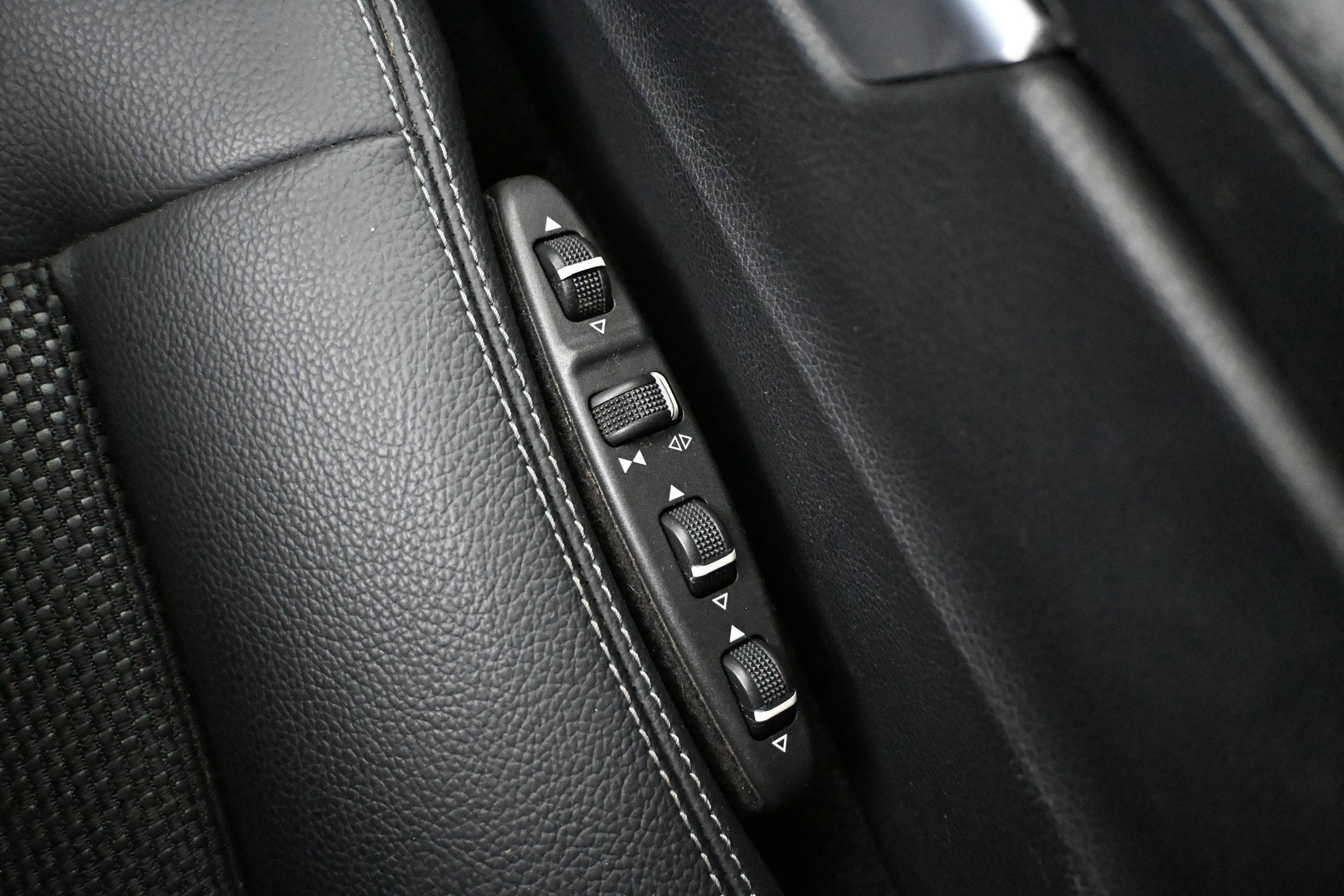 MERCEDES-BENZ E 2016