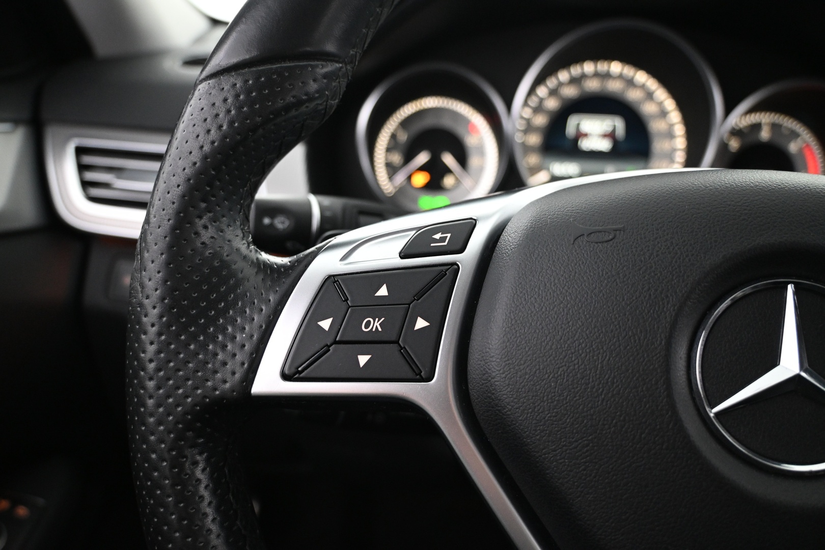 MERCEDES-BENZ E 2016