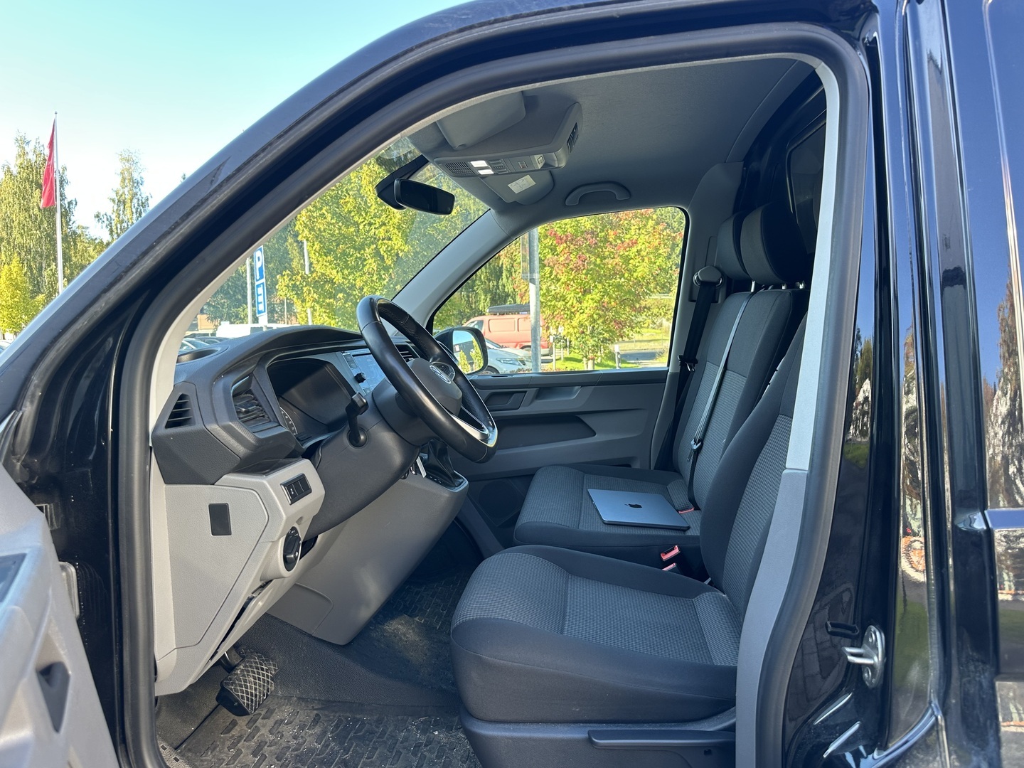 VOLKSWAGEN Transporter 2024