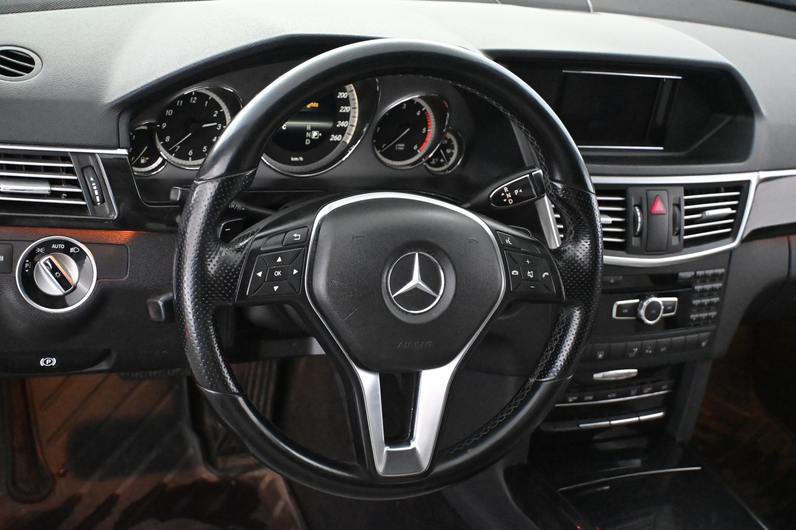 MERCEDES-BENZ E 2013
