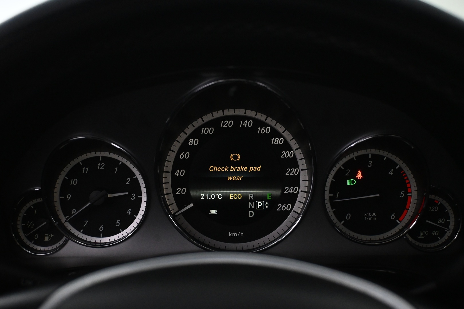 MERCEDES-BENZ E 2013