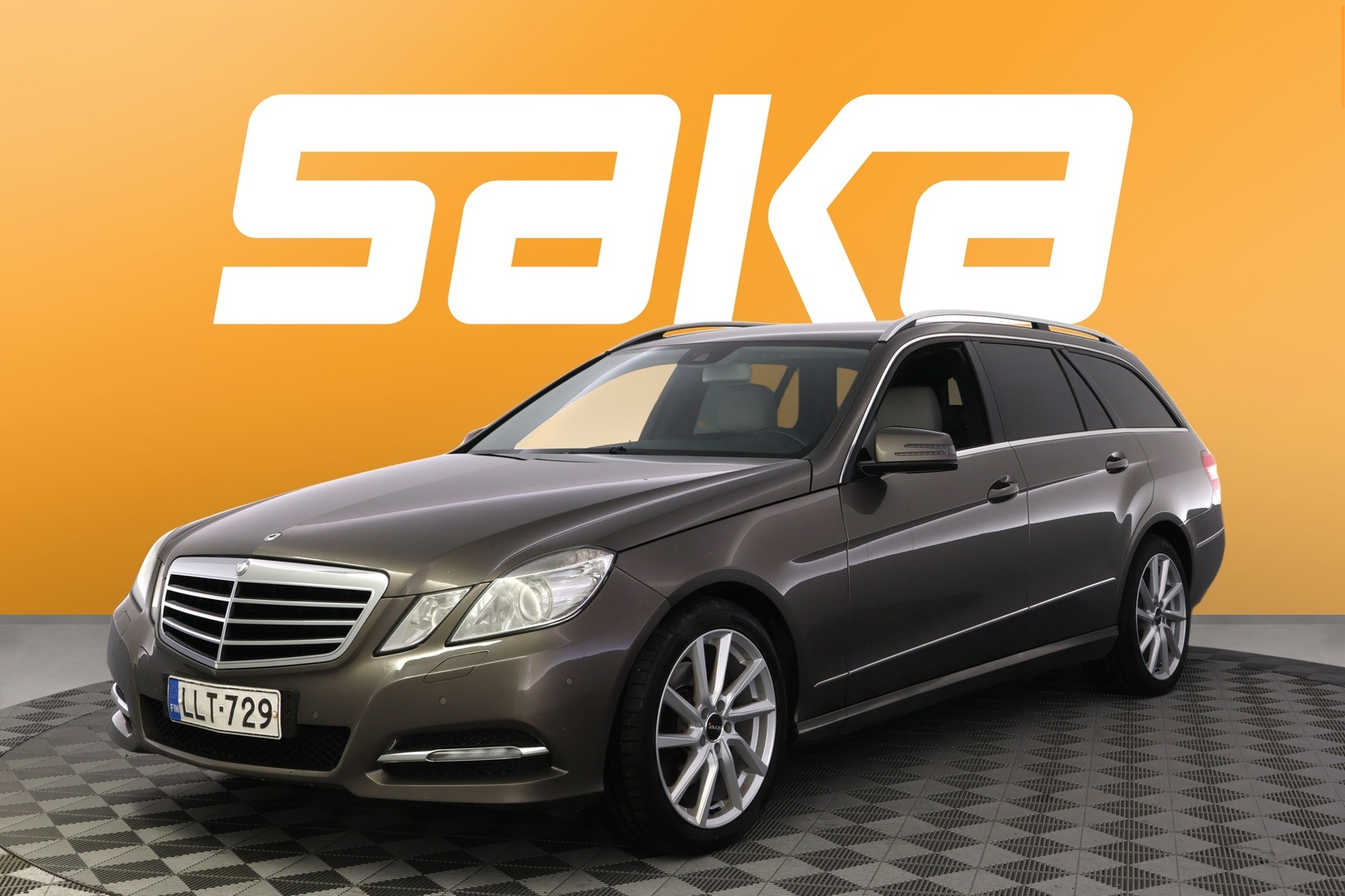 MERCEDES-BENZ E 2013