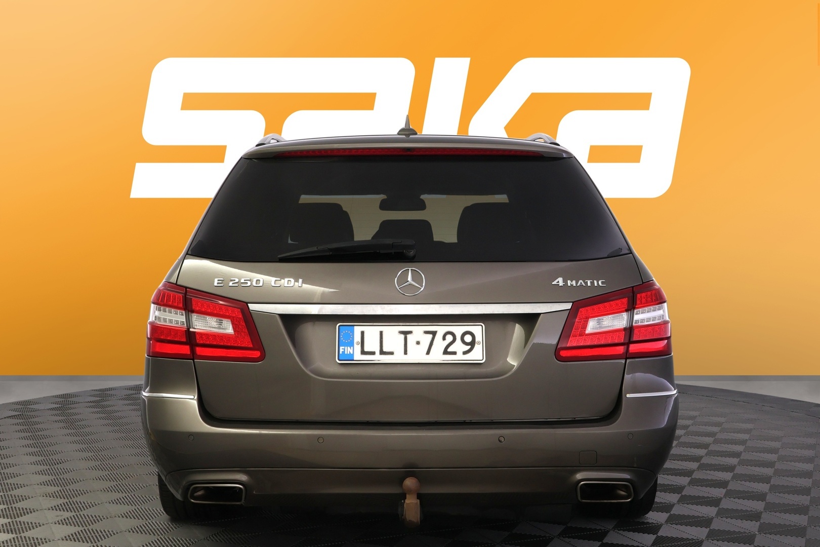 MERCEDES-BENZ E 2013