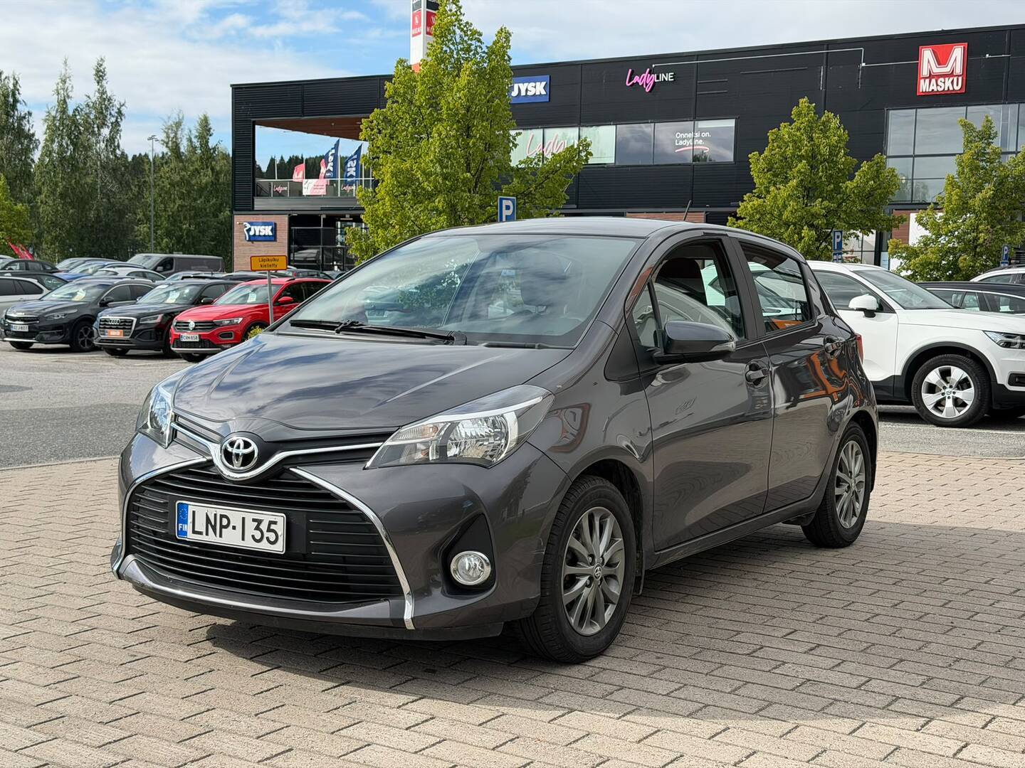 TOYOTA Yaris 2016