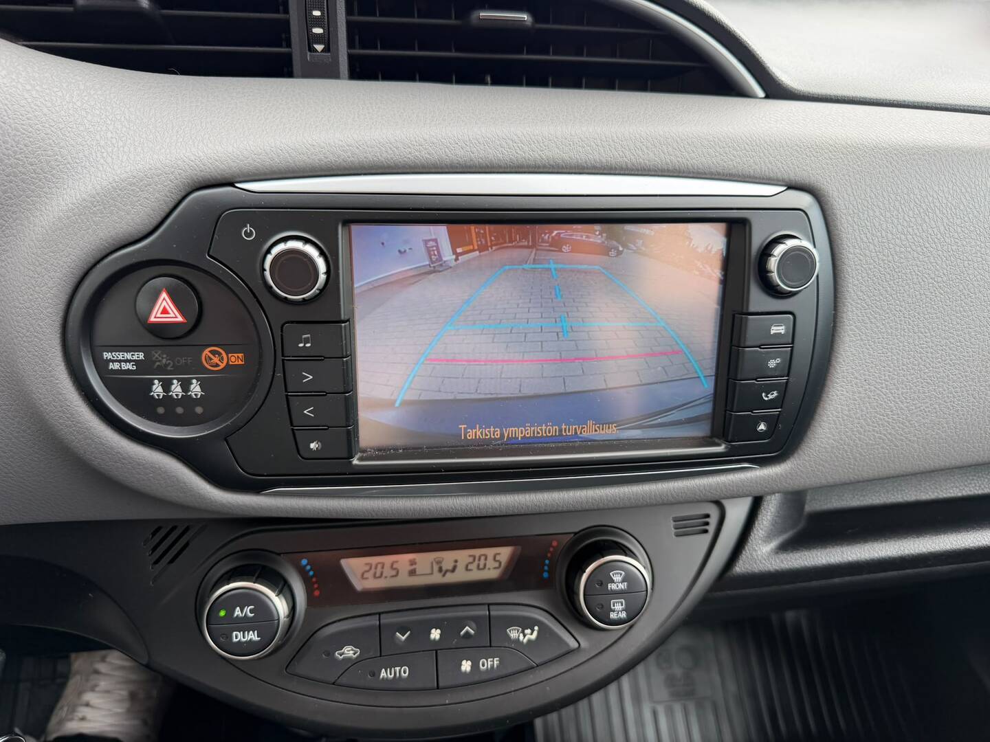 TOYOTA Yaris 2016