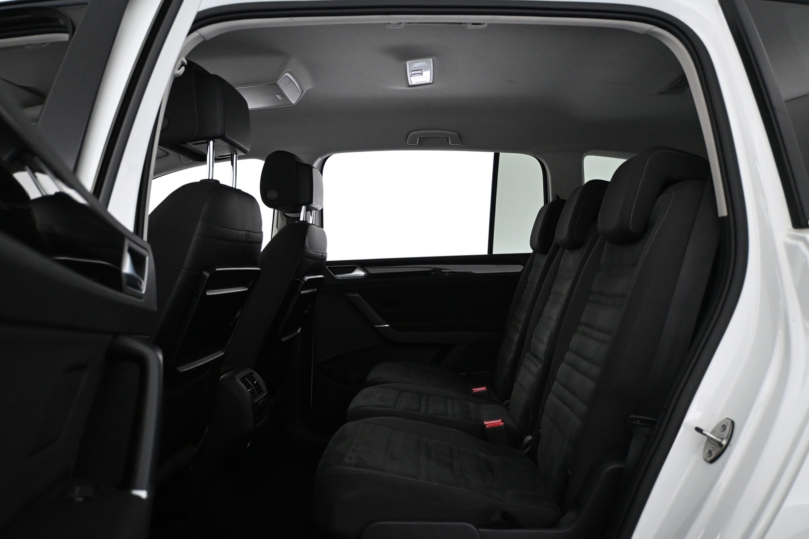 VOLKSWAGEN Touran 2016