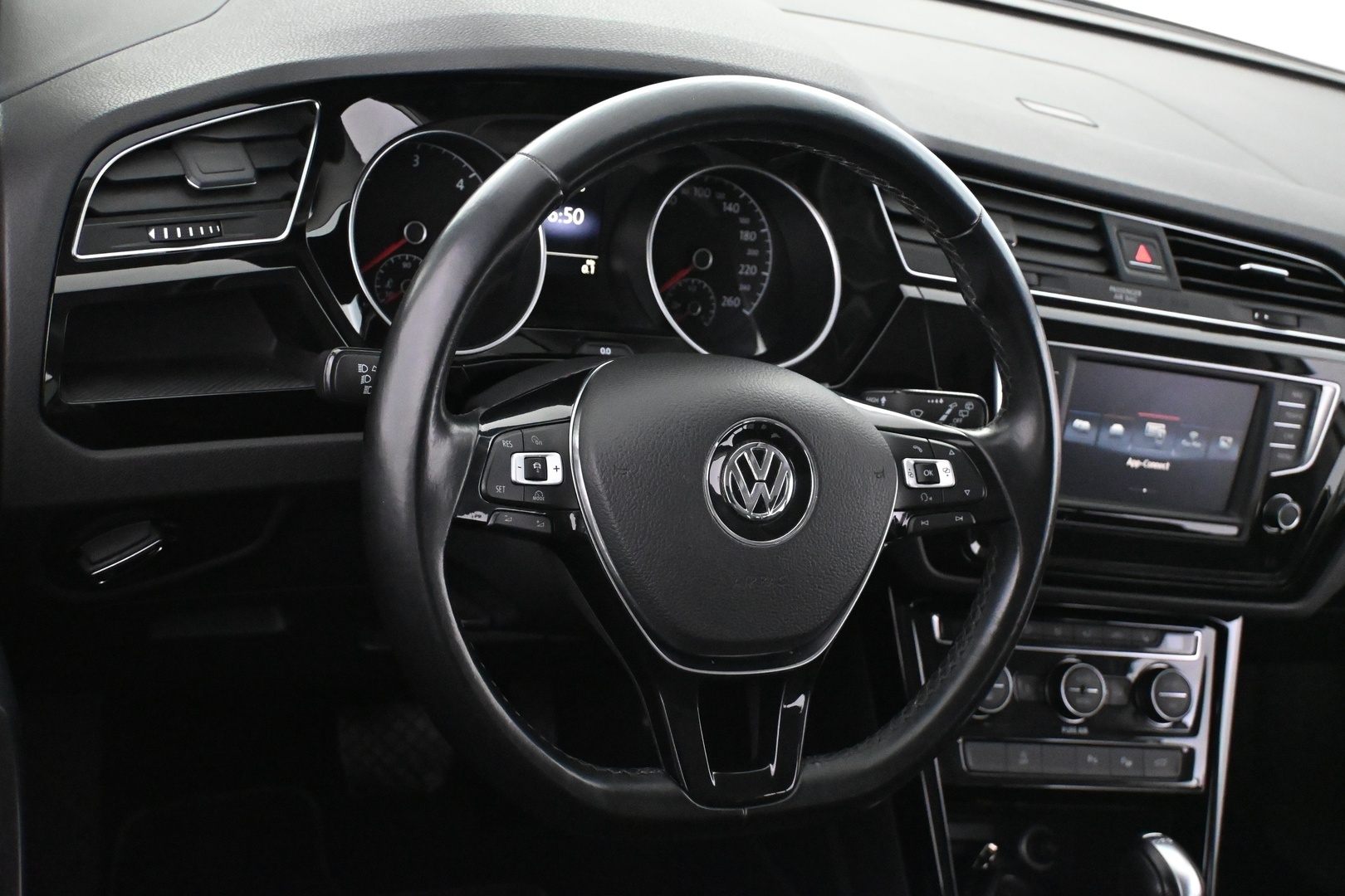 VOLKSWAGEN Touran 2016