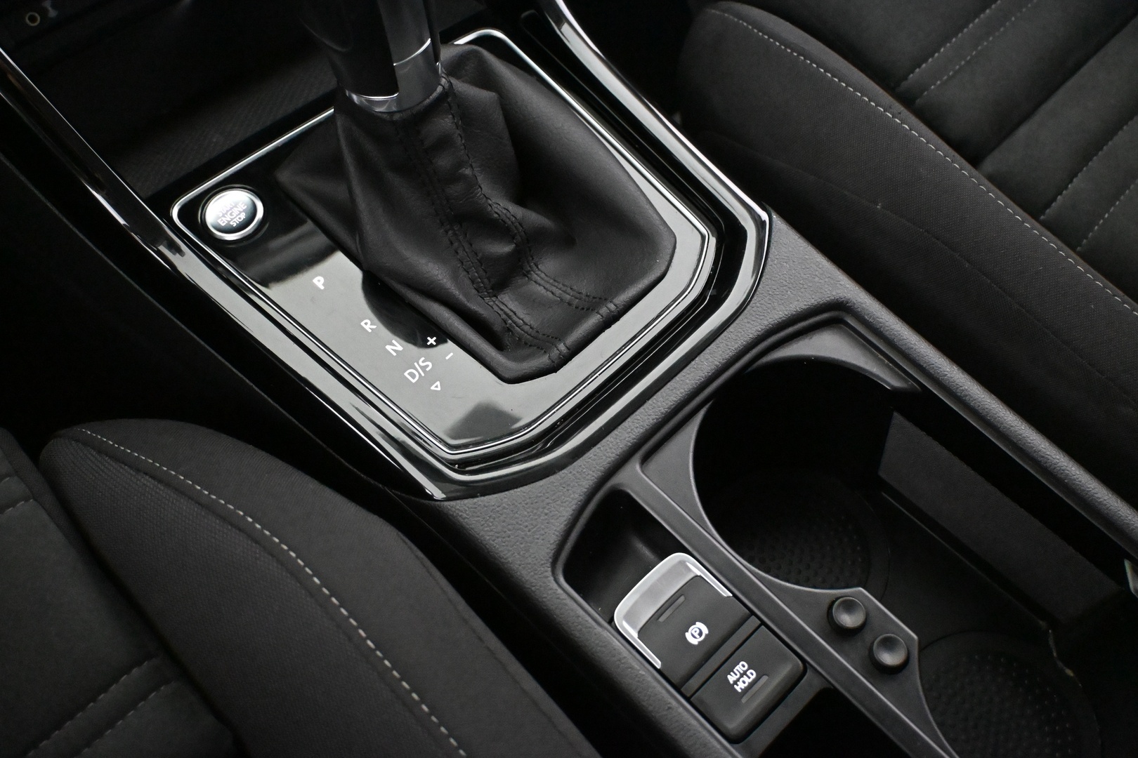 VOLKSWAGEN Touran 2016