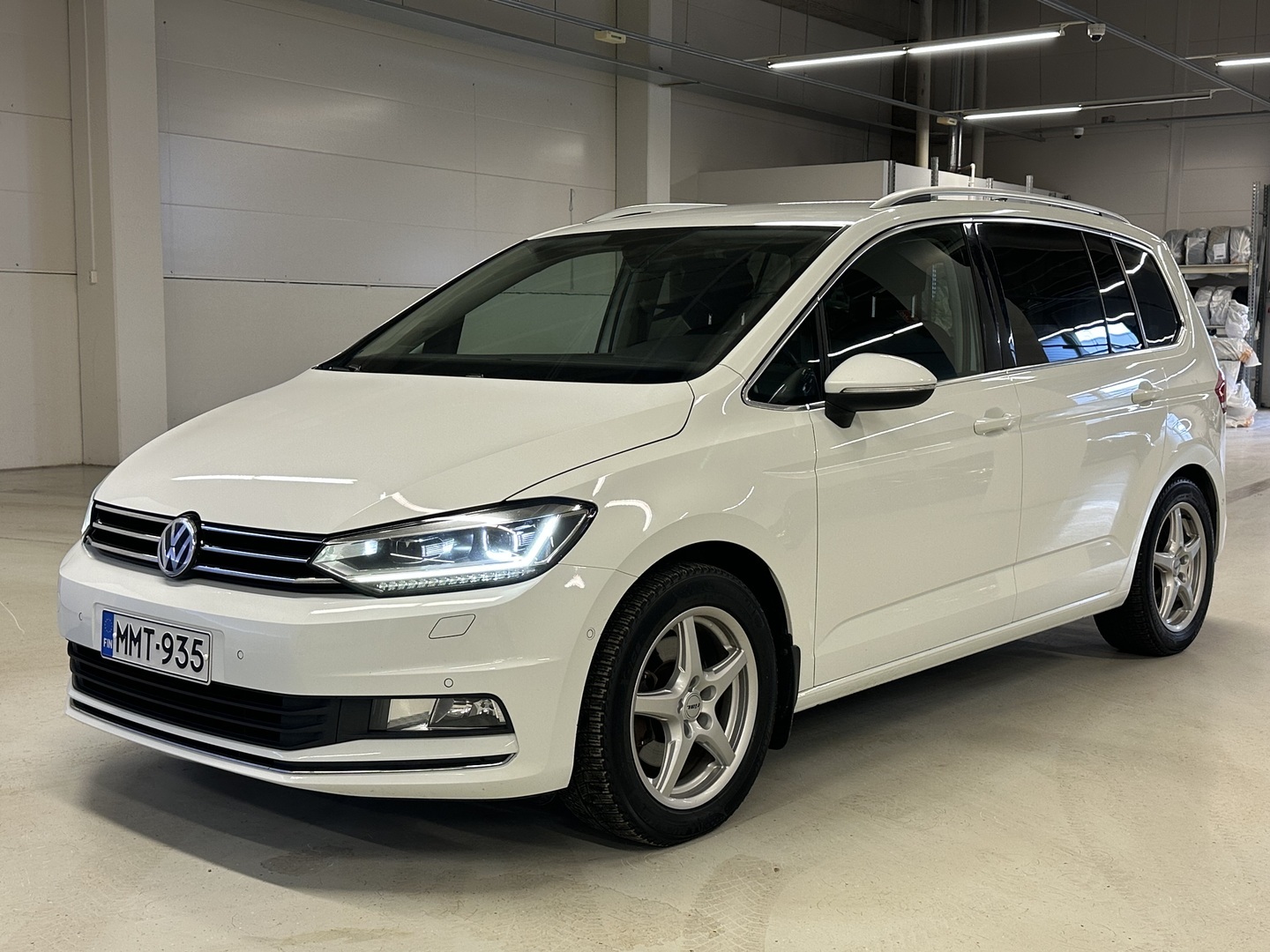 VOLKSWAGEN Touran 2016