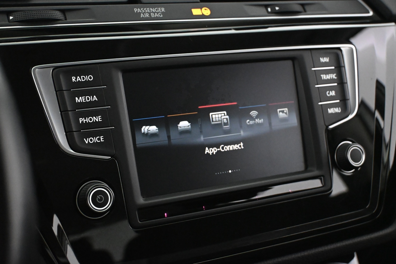 VOLKSWAGEN Touran 2016