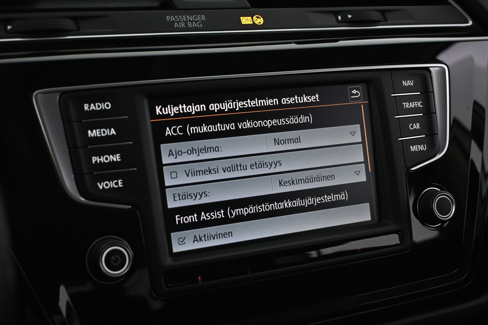 VOLKSWAGEN Touran 2016