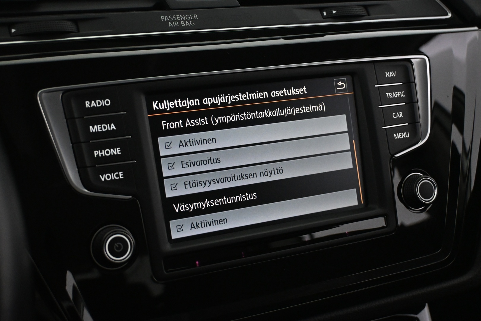 VOLKSWAGEN Touran 2016