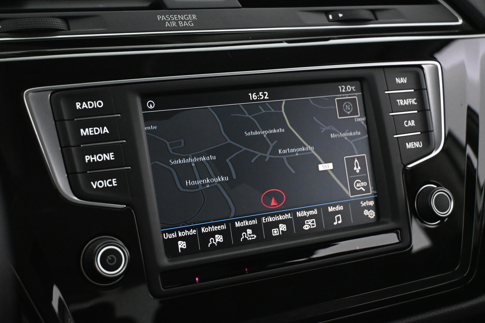 VOLKSWAGEN Touran 2016