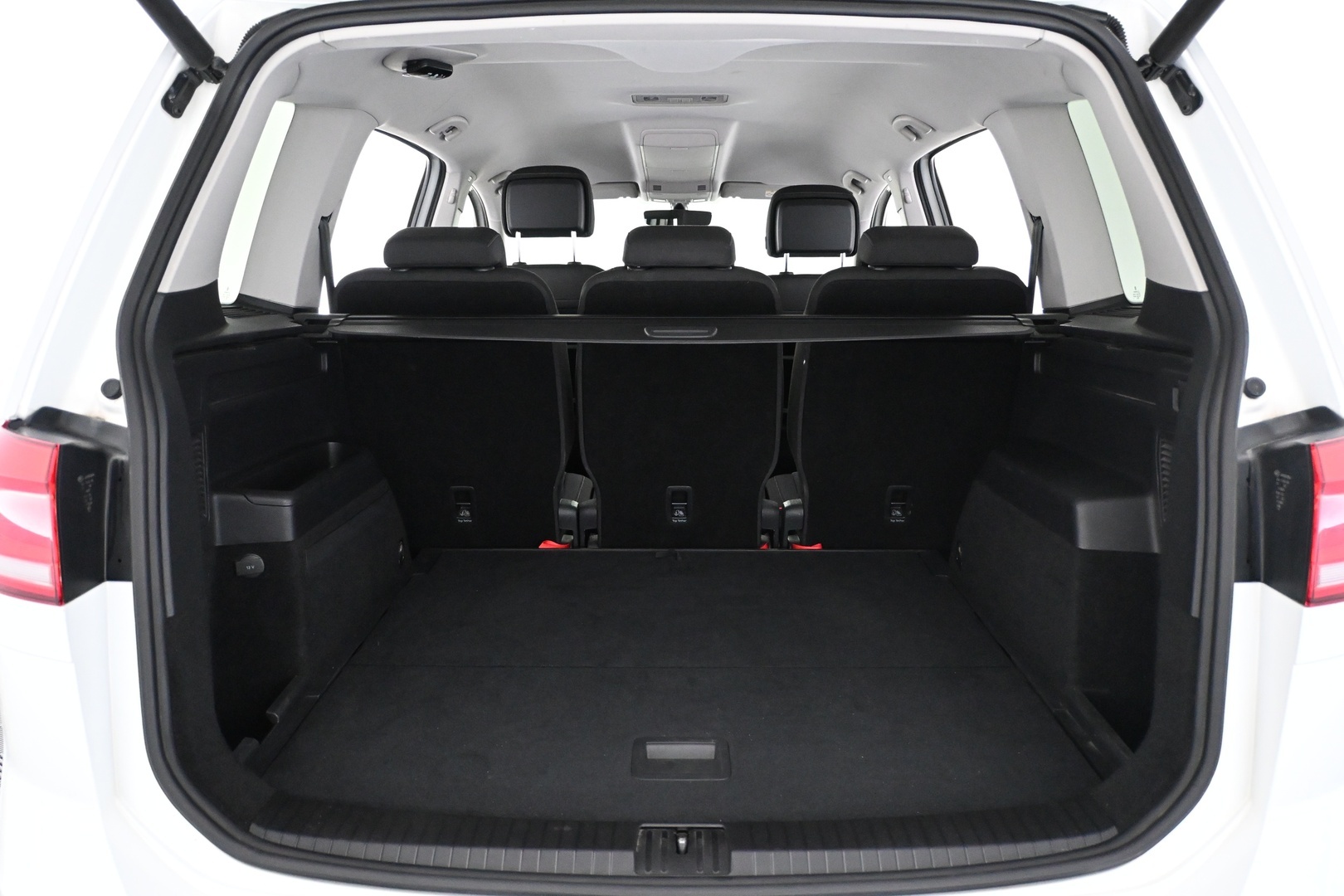 VOLKSWAGEN Touran 2016