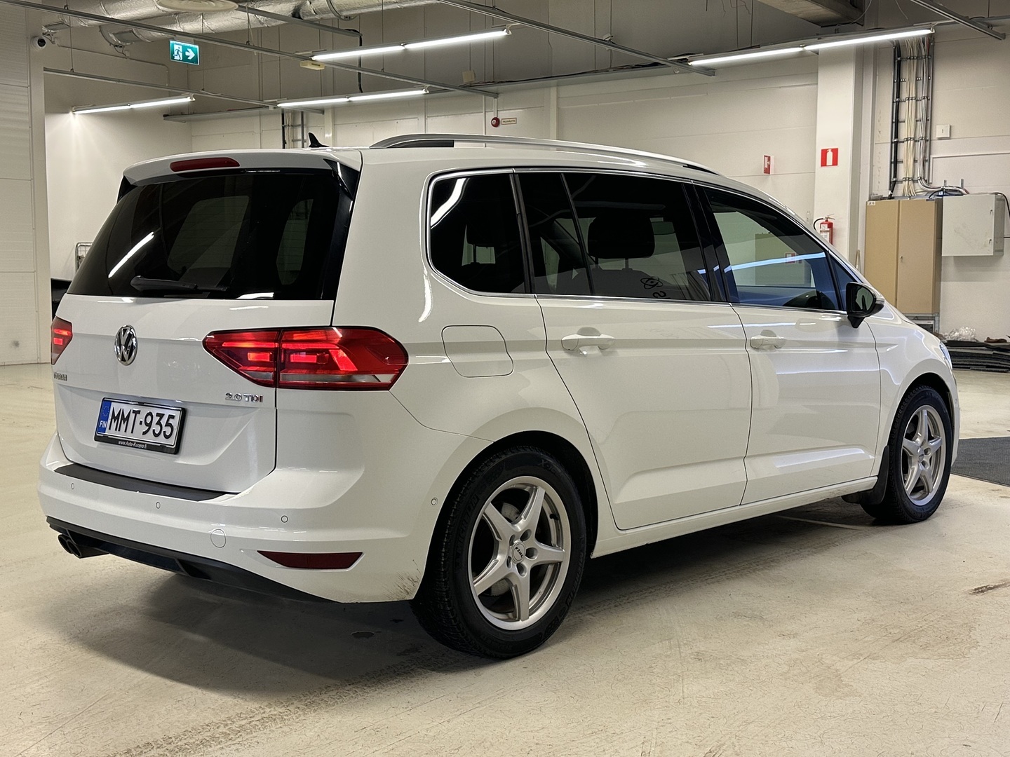 VOLKSWAGEN Touran 2016