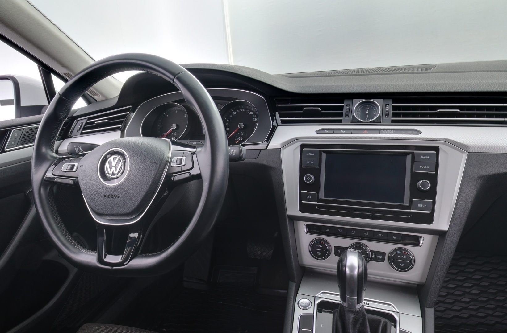 VOLKSWAGEN Passat 2018