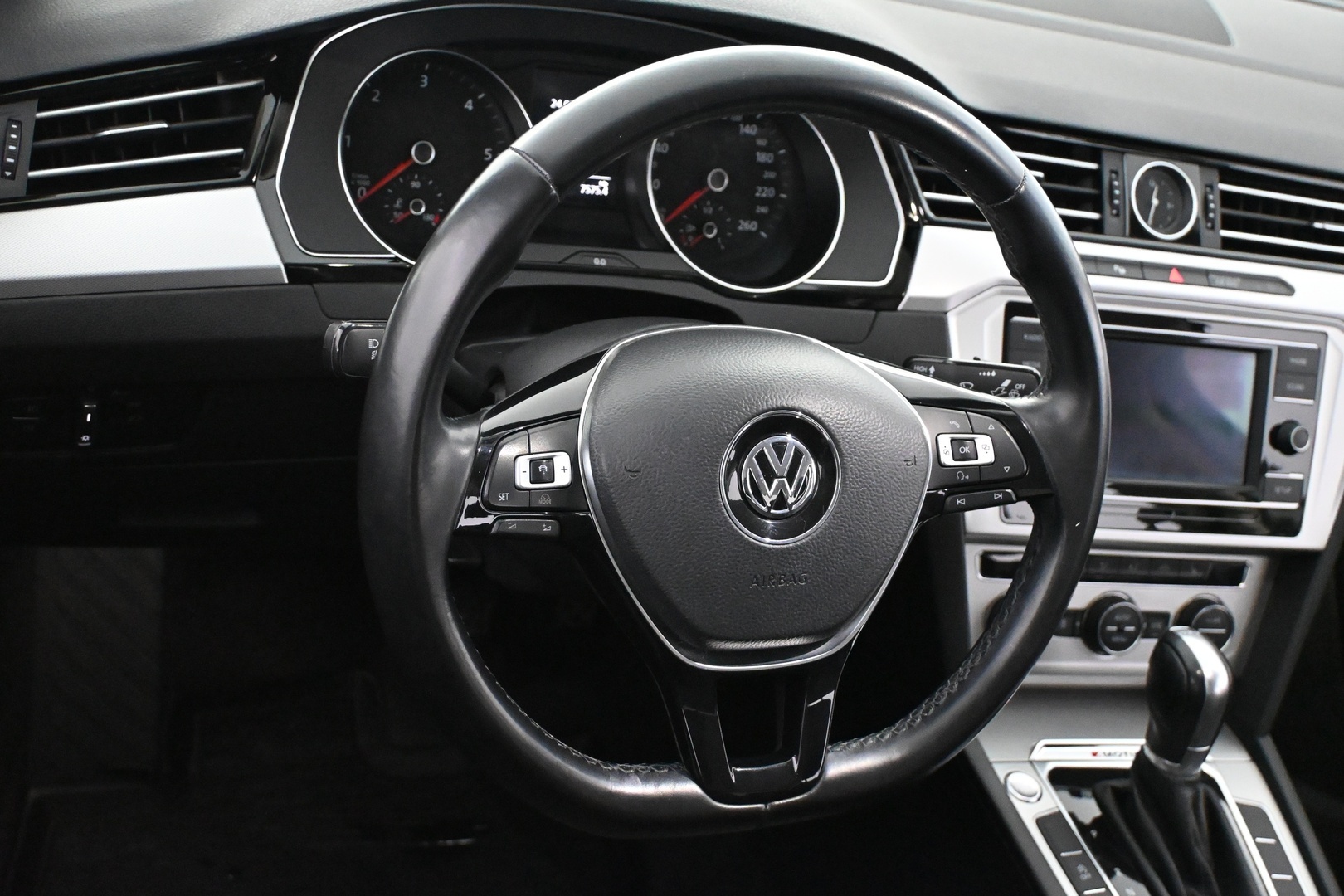 VOLKSWAGEN Passat 2018