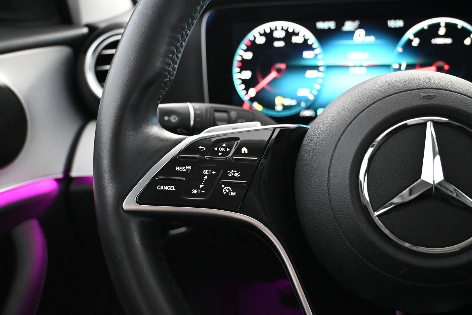 MERCEDES-BENZ E 2023