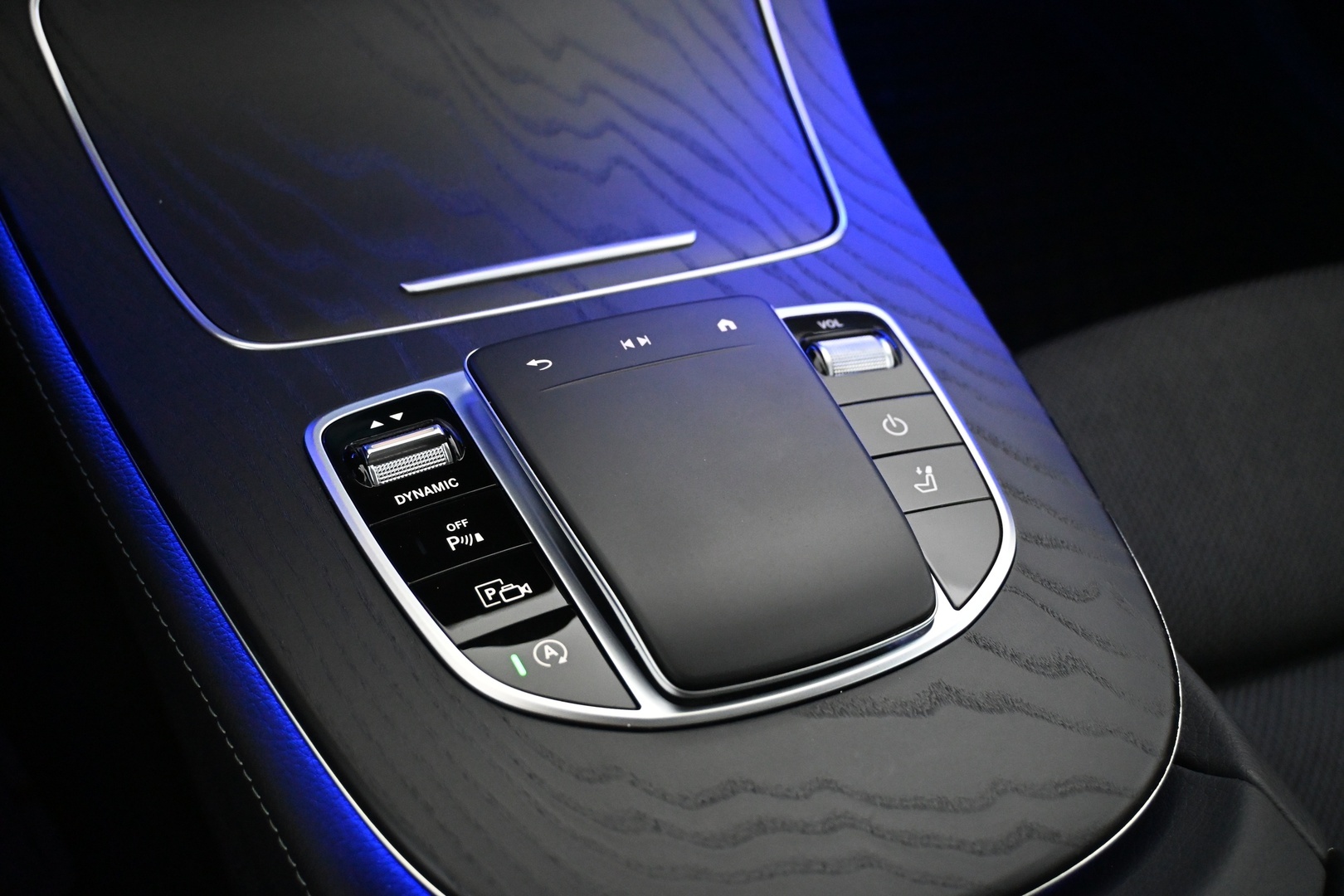 MERCEDES-BENZ E 2023