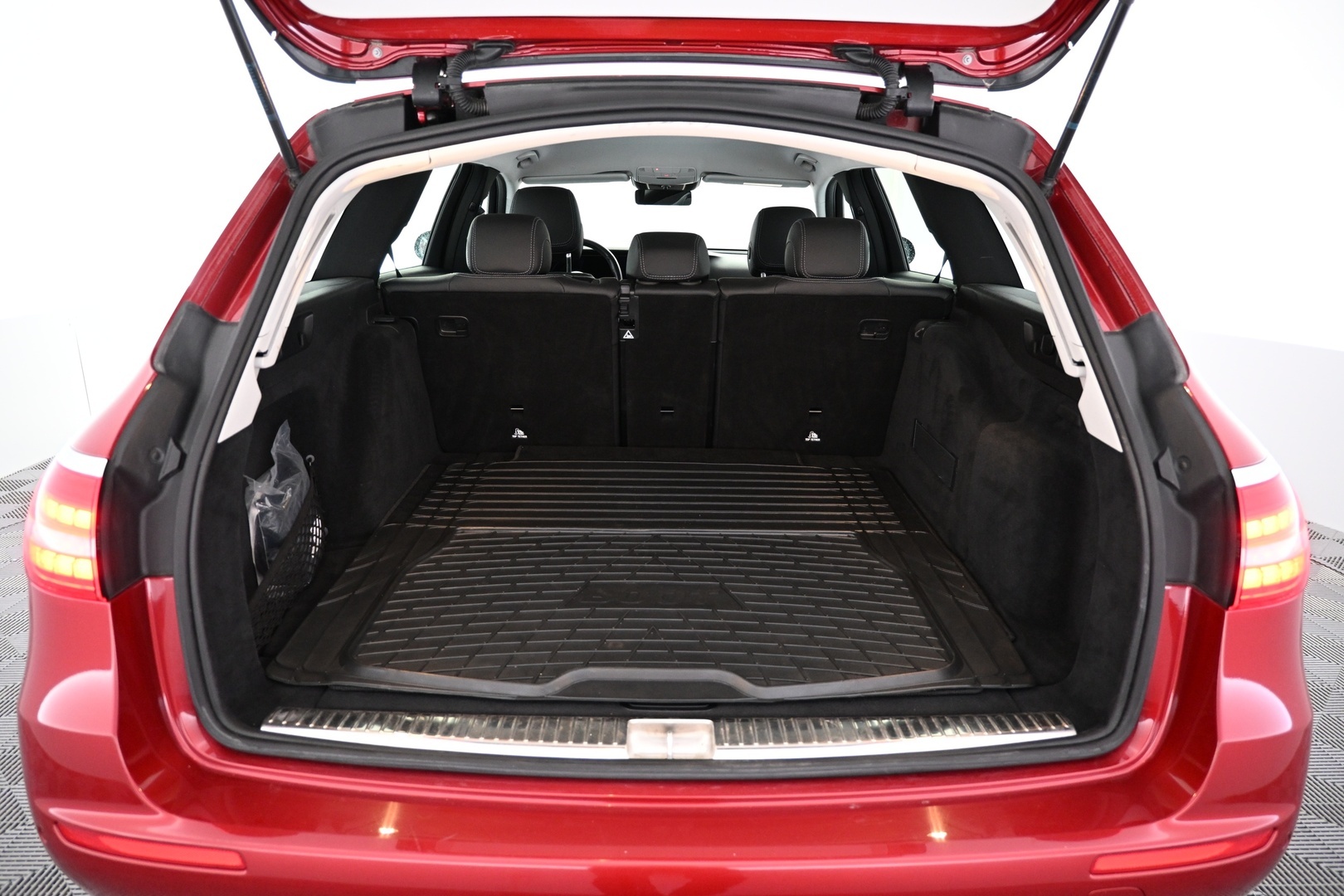 MERCEDES-BENZ E 2023