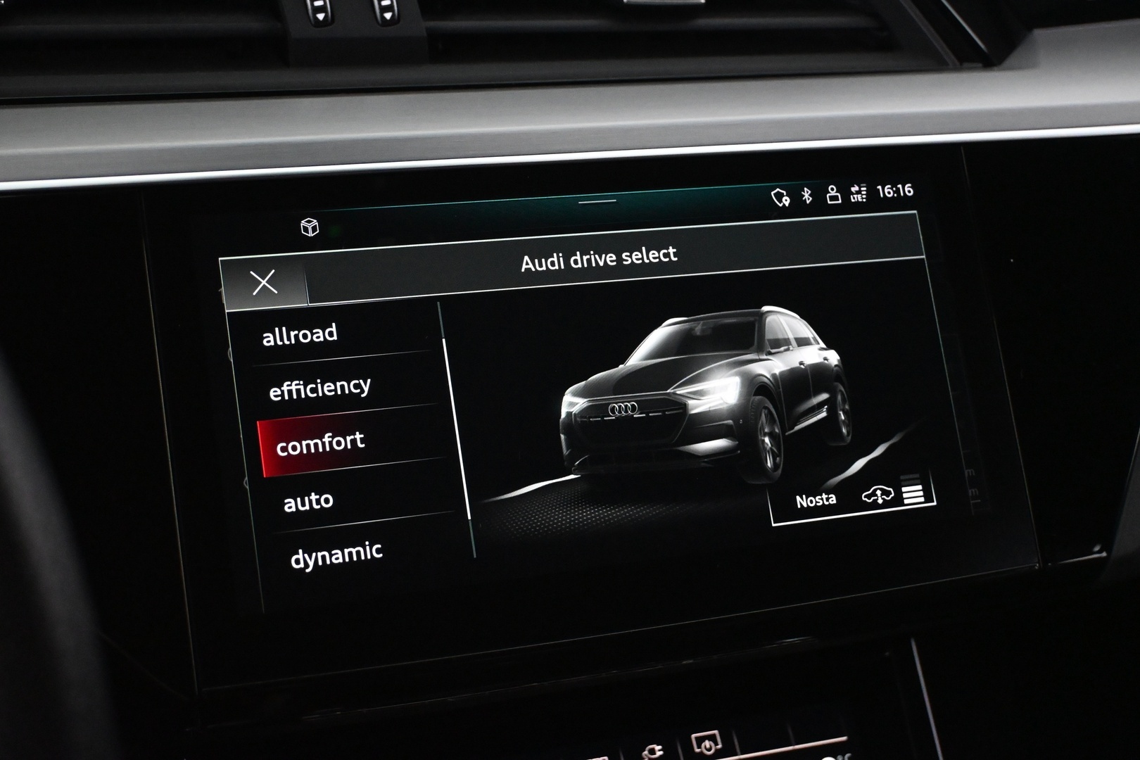 AUDI e-tron 2022