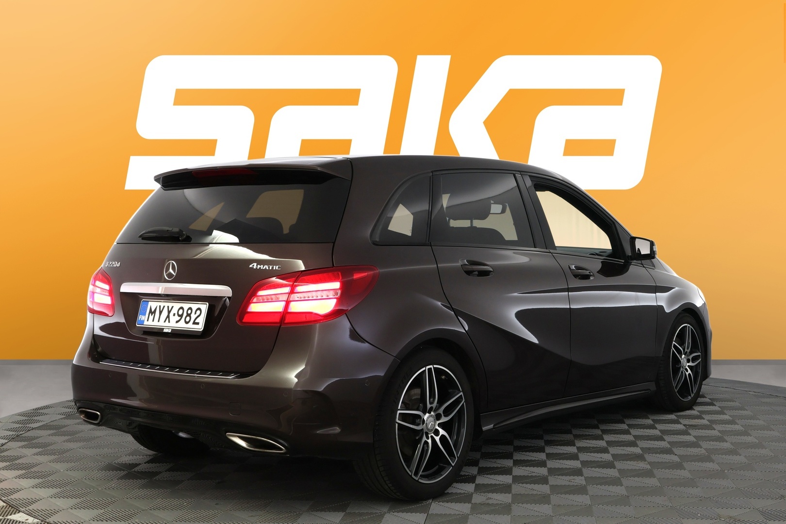 MERCEDES-BENZ B 2016